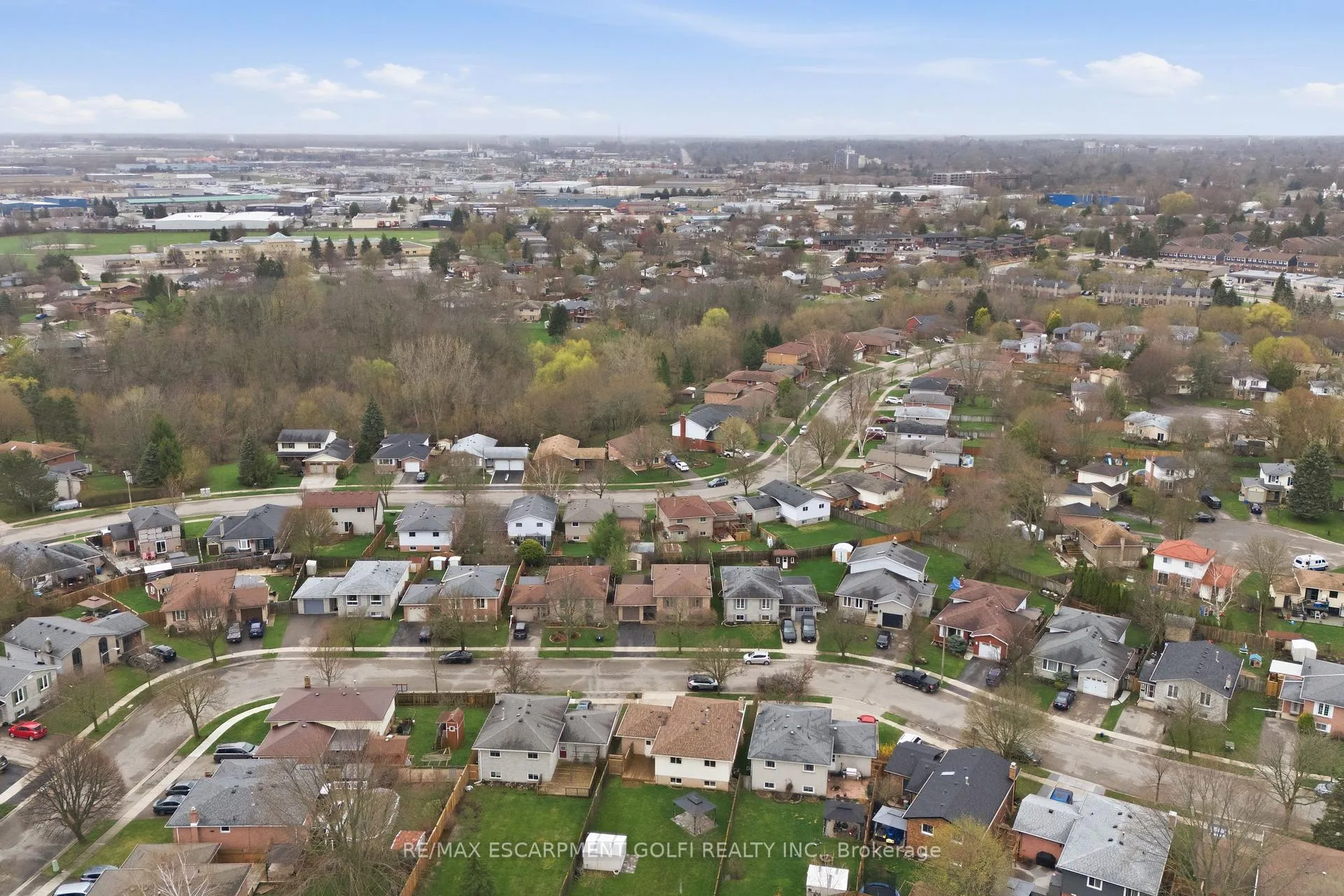 Photo 30 of 32 Hobart Crescent, Brantford — HOMEH