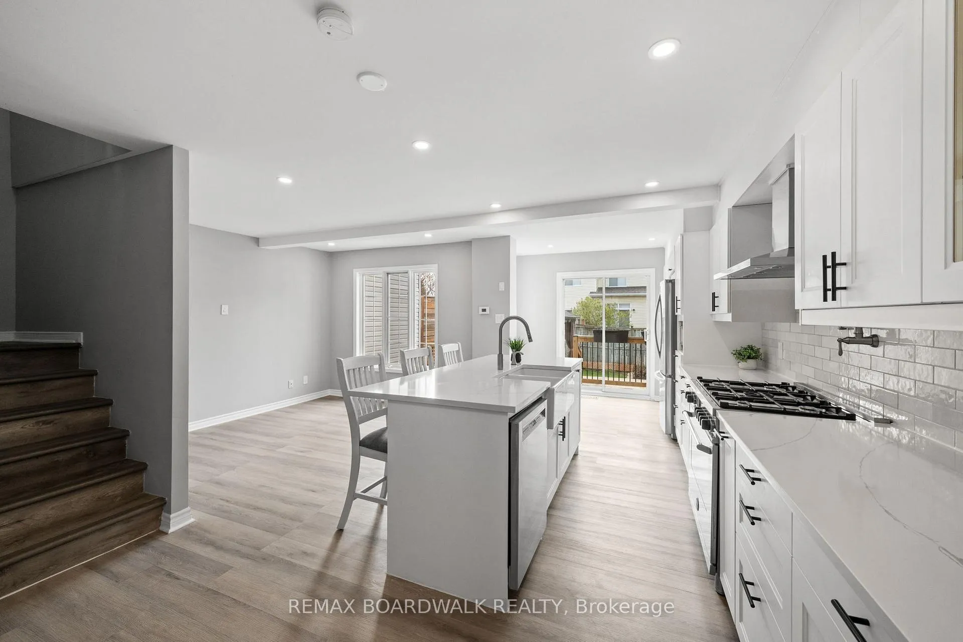 Photo 5 of 92 Kincardine Drive, Ottawa, Kanata - Glencairn/Hazeldean — HOMEH