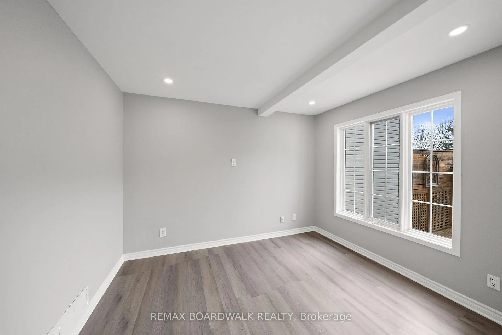 Photo 10 of 92 Kincardine Drive, Ottawa, Kanata - Glencairn/Hazeldean — HOMEH