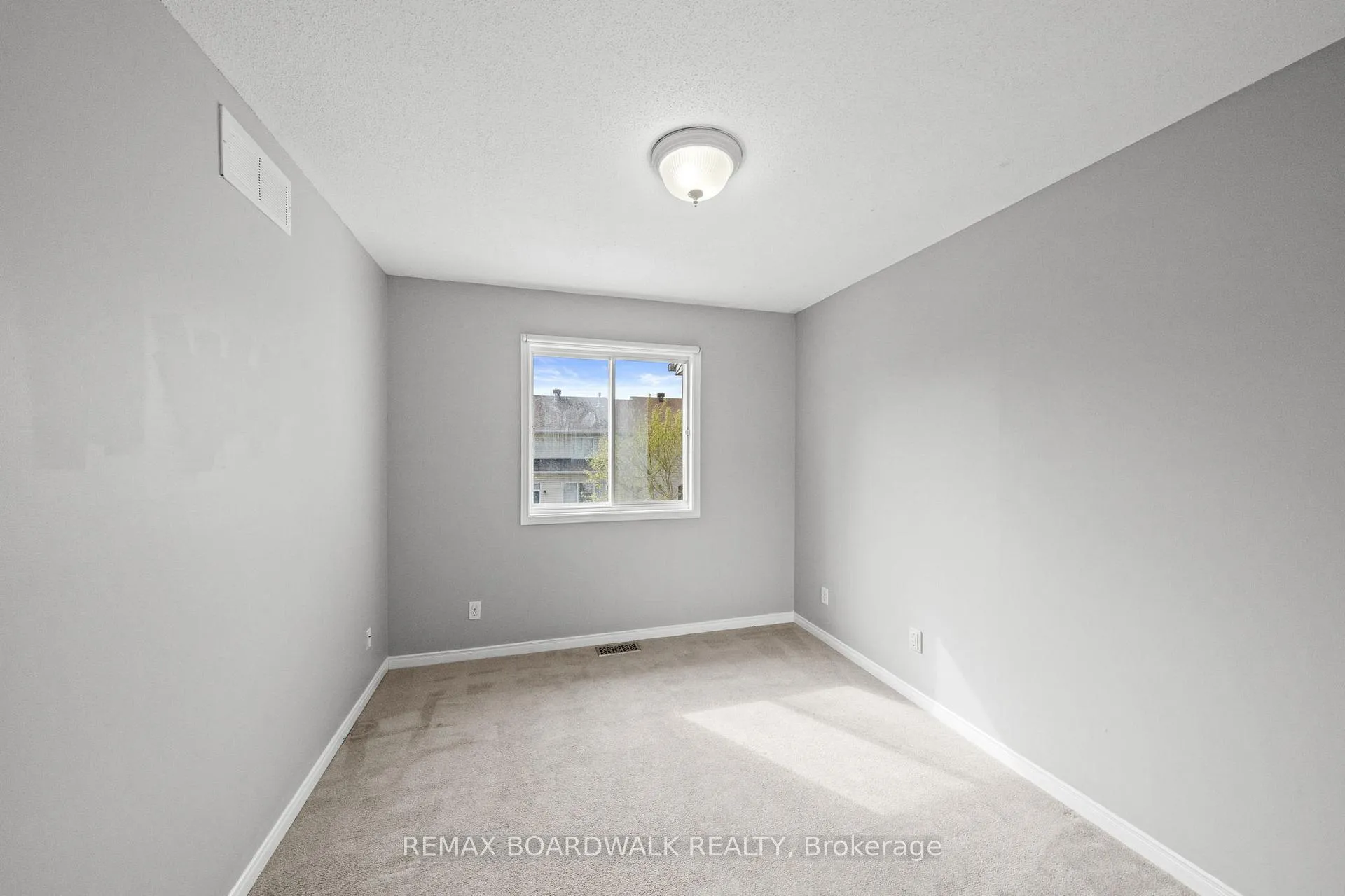 Photo 15 of 92 Kincardine Drive, Ottawa, Kanata - Glencairn/Hazeldean — HOMEH