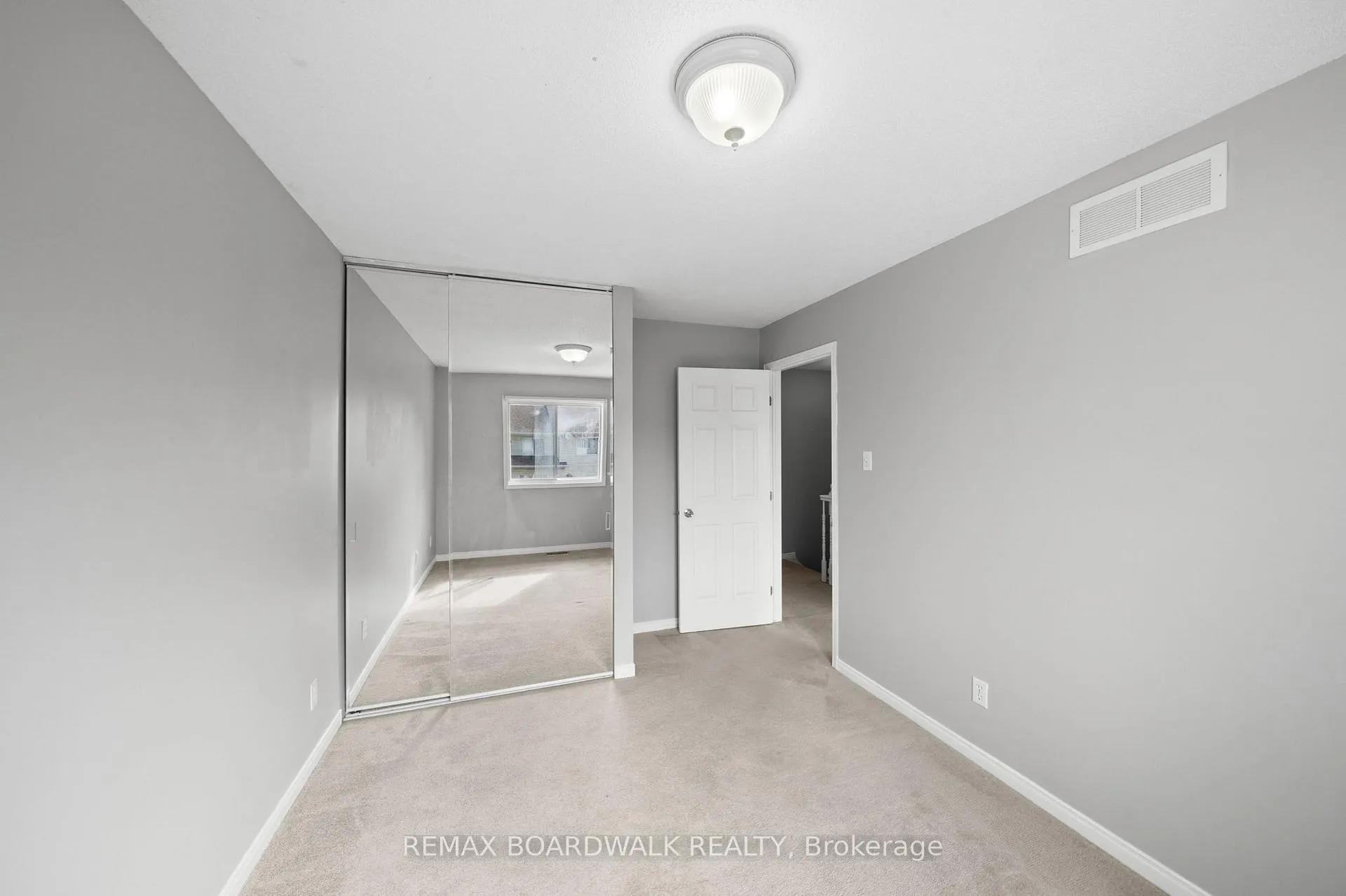 Photo 16 of 92 Kincardine Drive, Ottawa, Kanata - Glencairn/Hazeldean — HOMEH