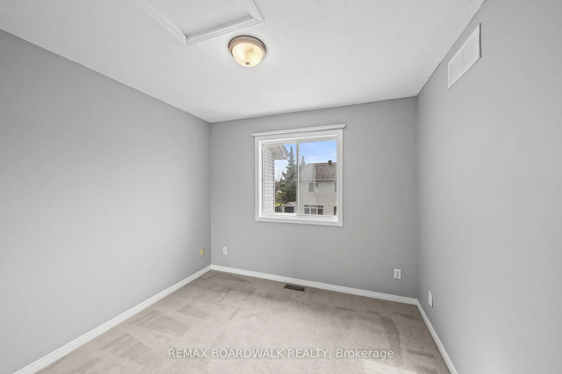 Photo 17 of 92 Kincardine Drive, Ottawa, Kanata - Glencairn/Hazeldean — HOMEH