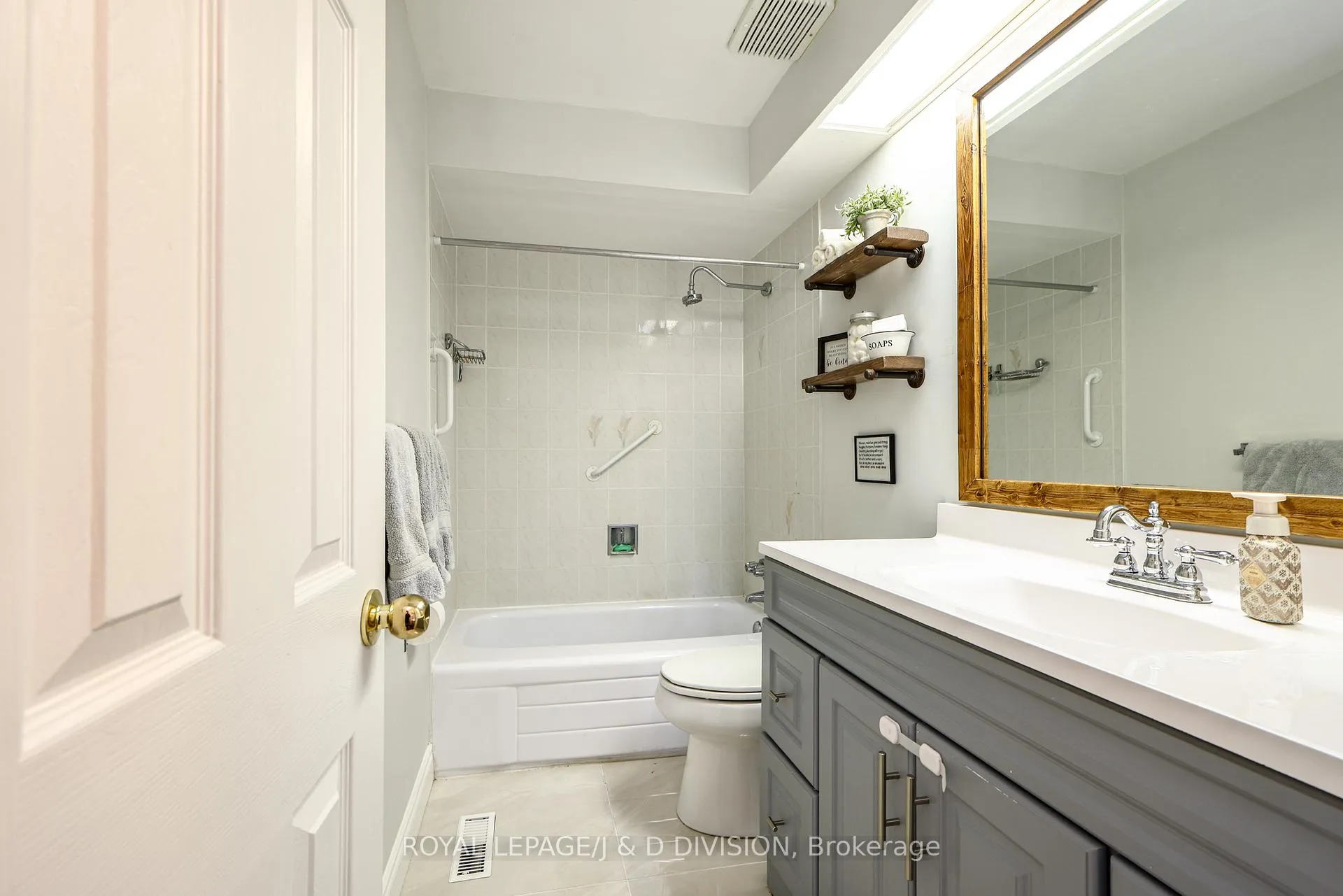Photo 16 of 57 Alexander Road, Newmarket, Gorham-College Manor — HOMEH