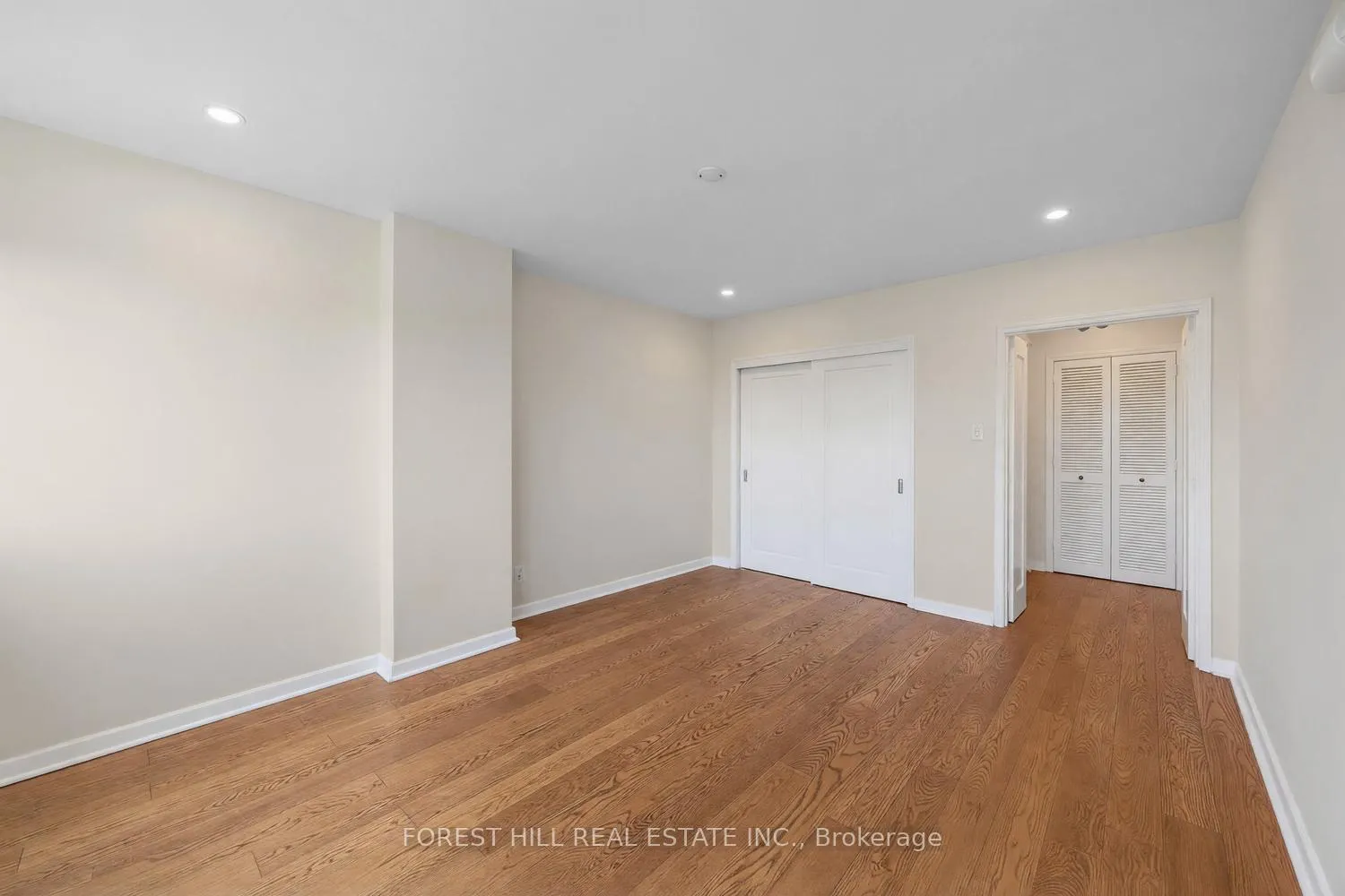 Photo 6 of Unit 906, 561 Avenue Road, Toronto, Yonge-St. Clair — HOMEH