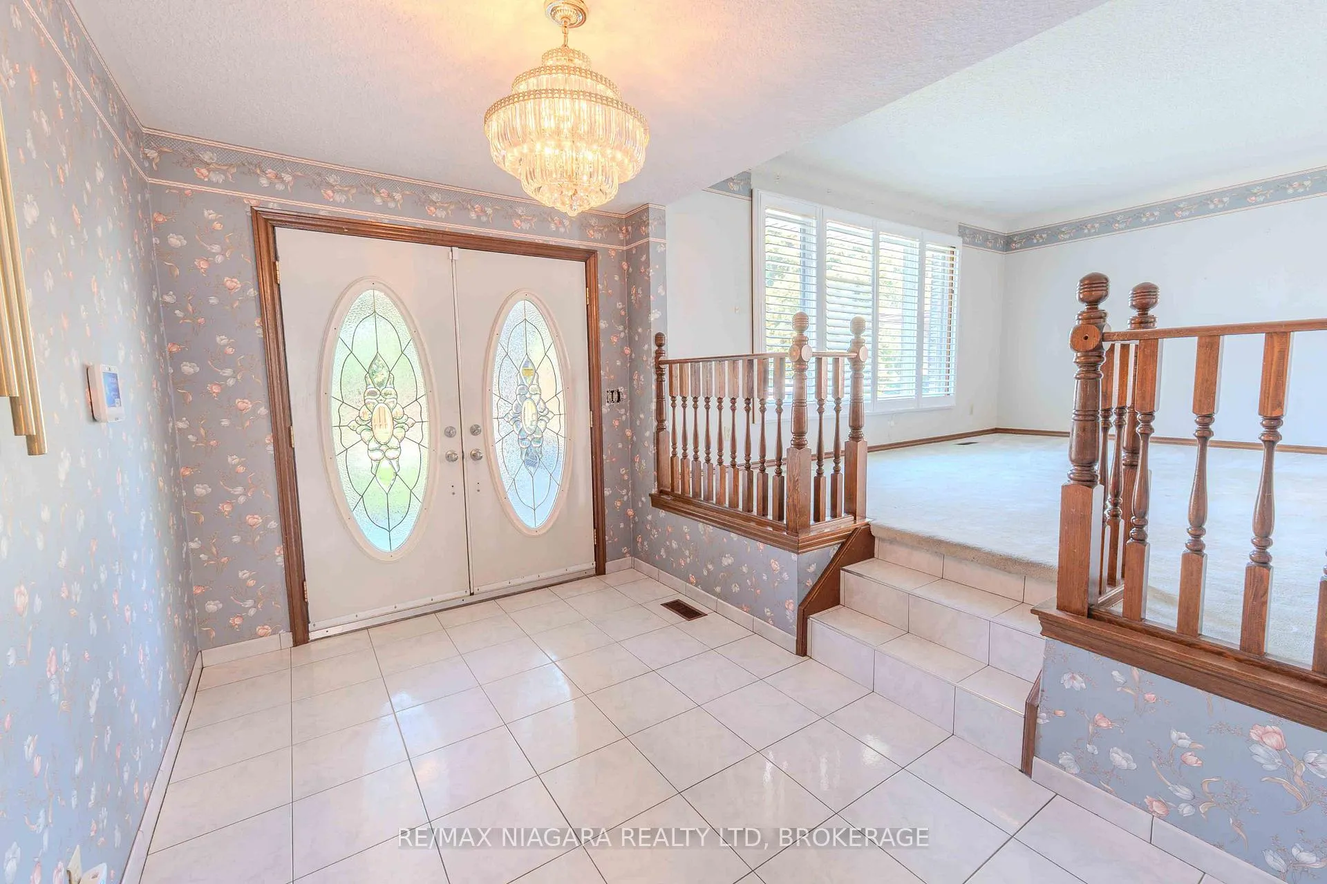 Photo 2 of 28 Tanera Crescent, St. Catharines, Carlton/Bunting — HOMEH