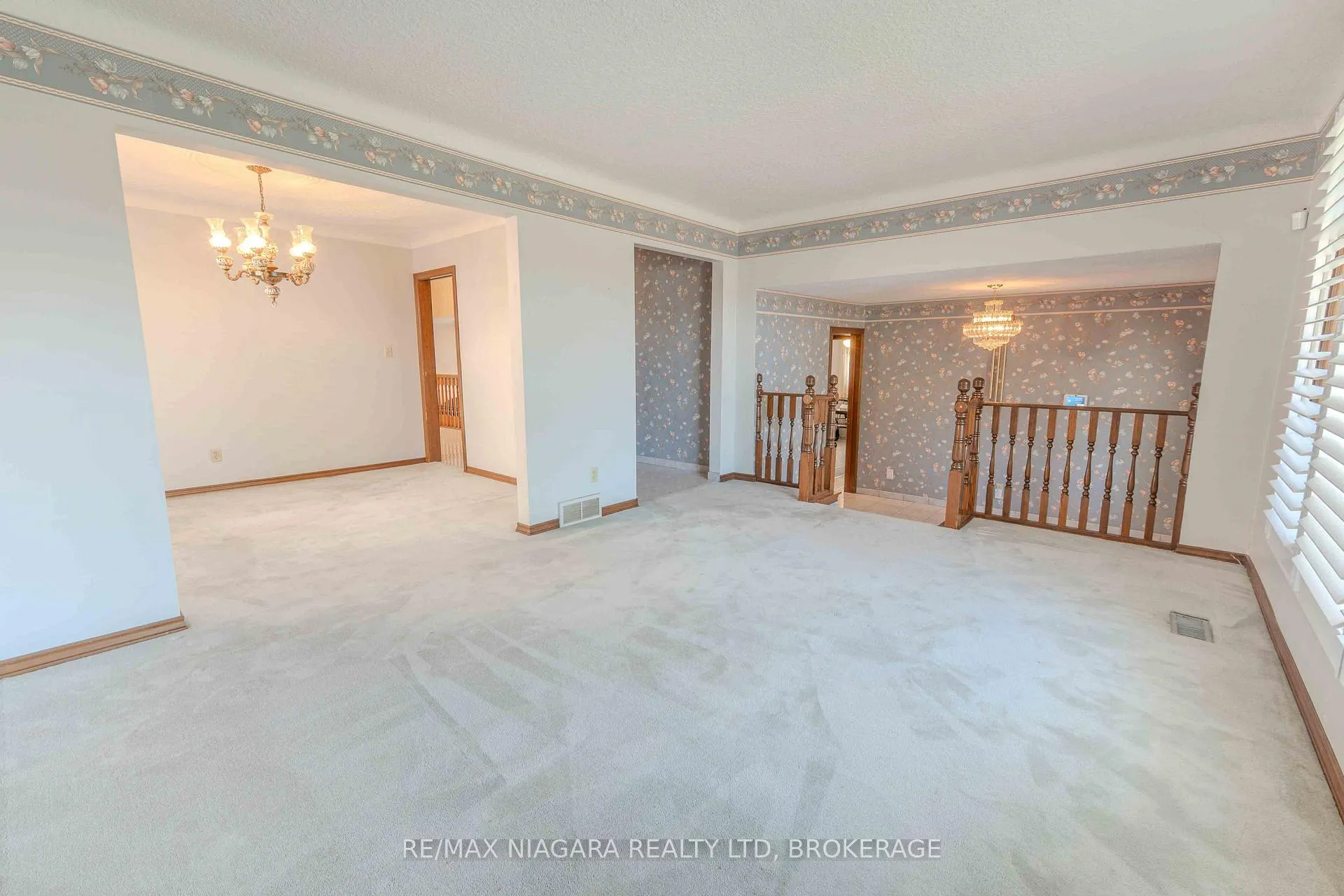 Photo 4 of 28 Tanera Crescent, St. Catharines, Carlton/Bunting — HOMEH