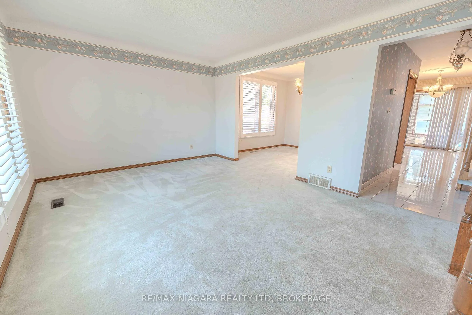 Photo 5 of 28 Tanera Crescent, St. Catharines, Carlton/Bunting — HOMEH
