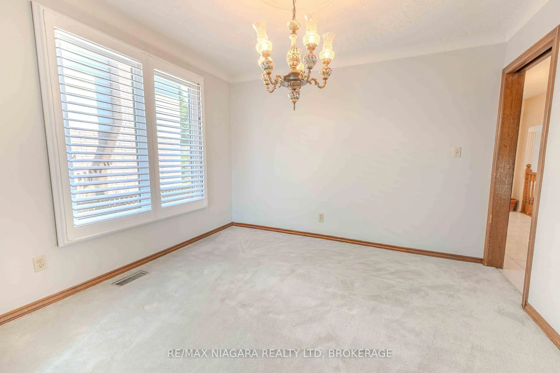 Photo 6 of 28 Tanera Crescent, St. Catharines, Carlton/Bunting — HOMEH