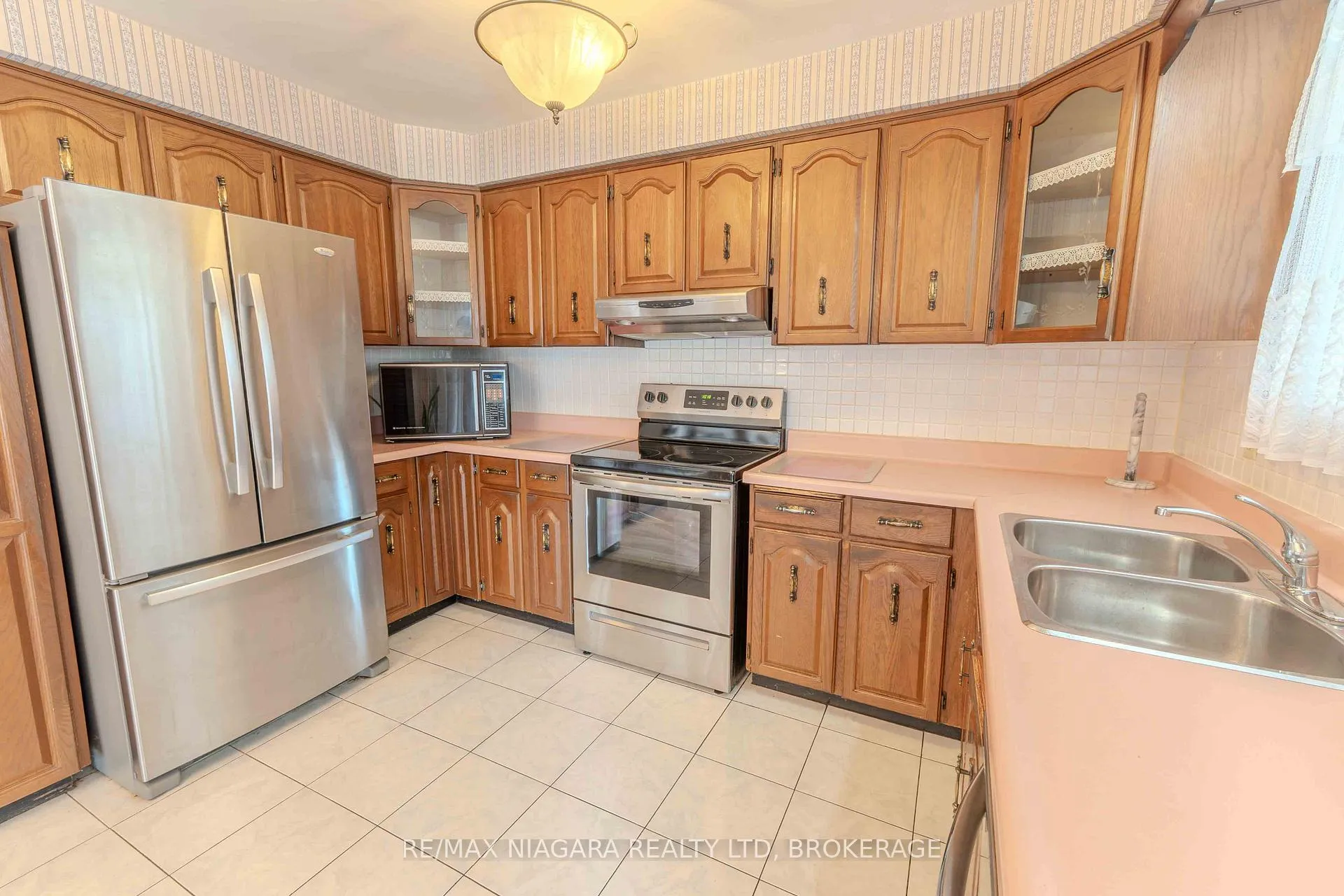 Photo 14 of 28 Tanera Crescent, St. Catharines, Carlton/Bunting — HOMEH