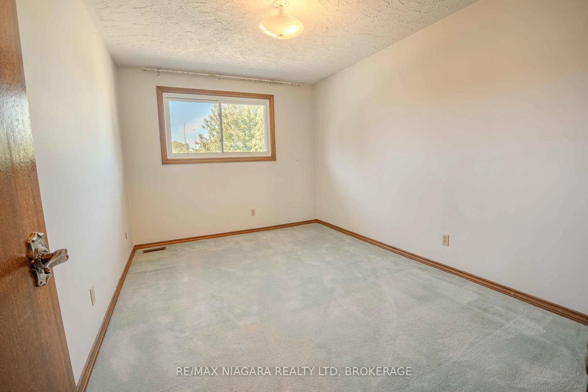 Photo 21 of 28 Tanera Crescent, St. Catharines, Carlton/Bunting — HOMEH