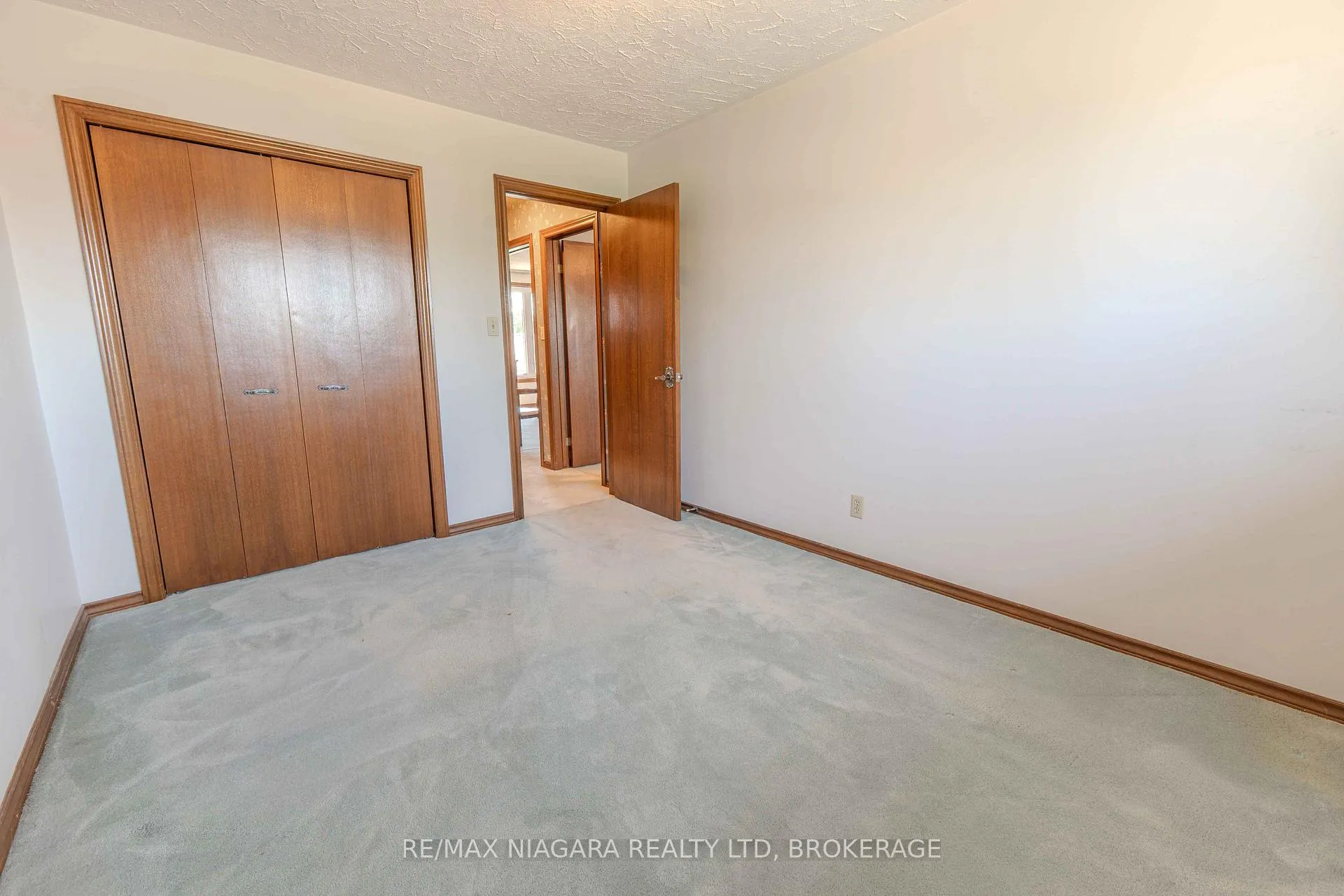 Photo 23 of 28 Tanera Crescent, St. Catharines, Carlton/Bunting — HOMEH