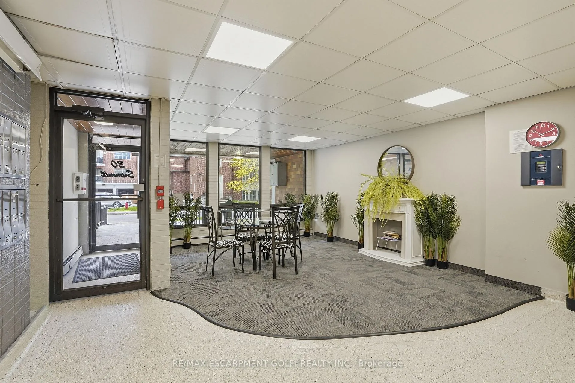 Photo 4 of Unit 303, 30 Summit Avenue, Hamilton, Eastmount — HOMEH