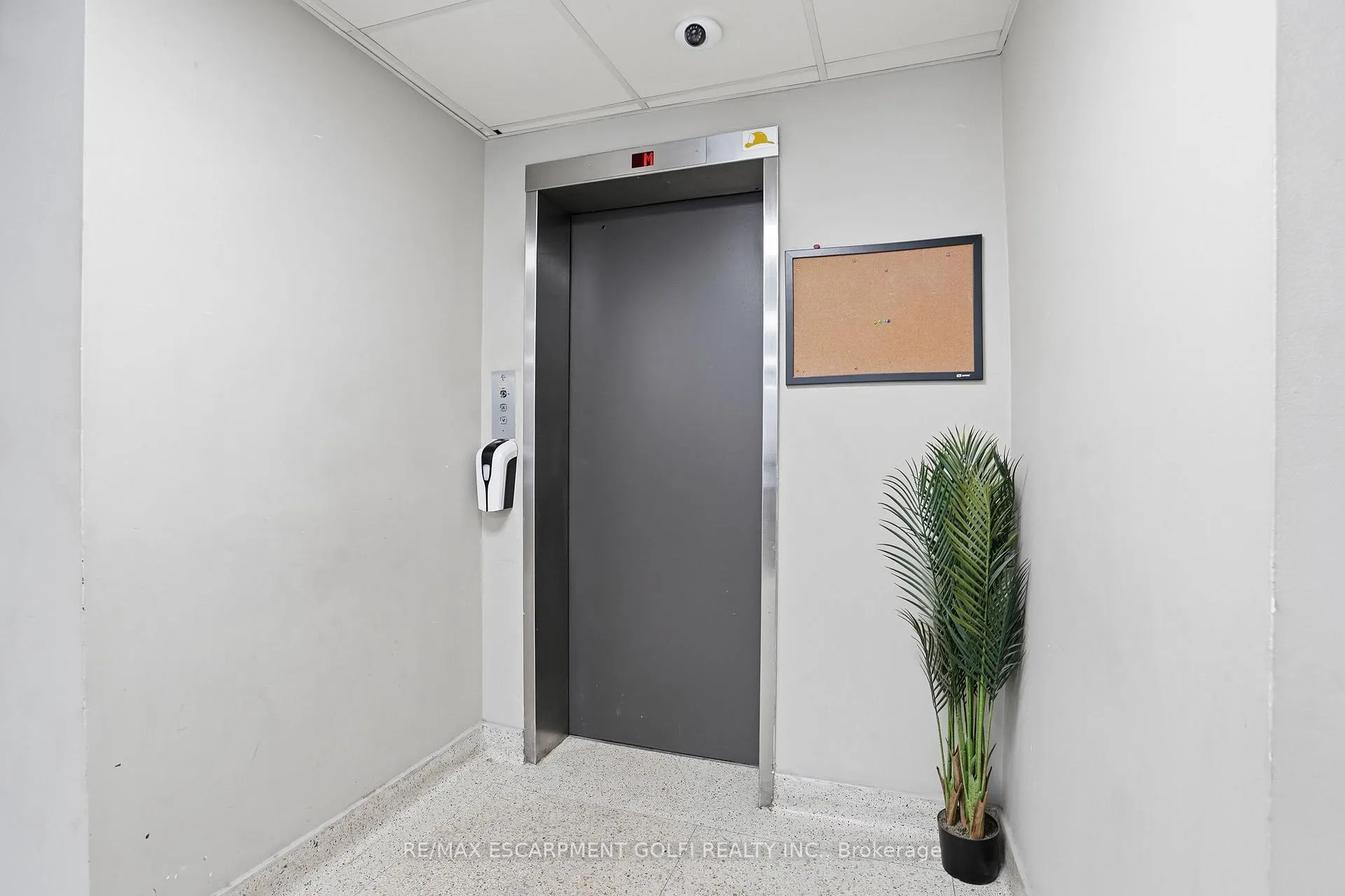 Photo 5 of Unit 303, 30 Summit Avenue, Hamilton, Eastmount — HOMEH