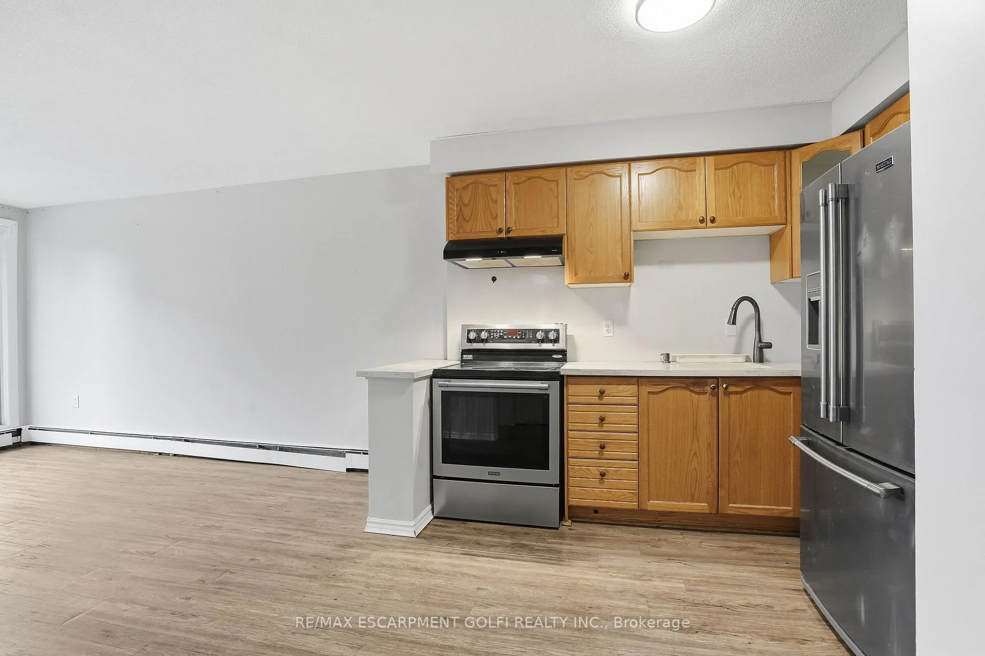 Photo 9 of Unit 303, 30 Summit Avenue, Hamilton, Eastmount — HOMEH