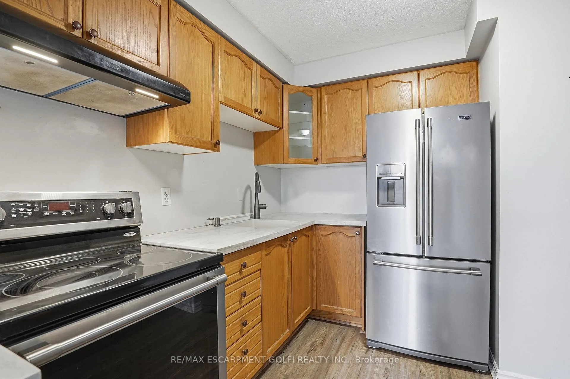 Photo 10 of Unit 303, 30 Summit Avenue, Hamilton, Eastmount — HOMEH
