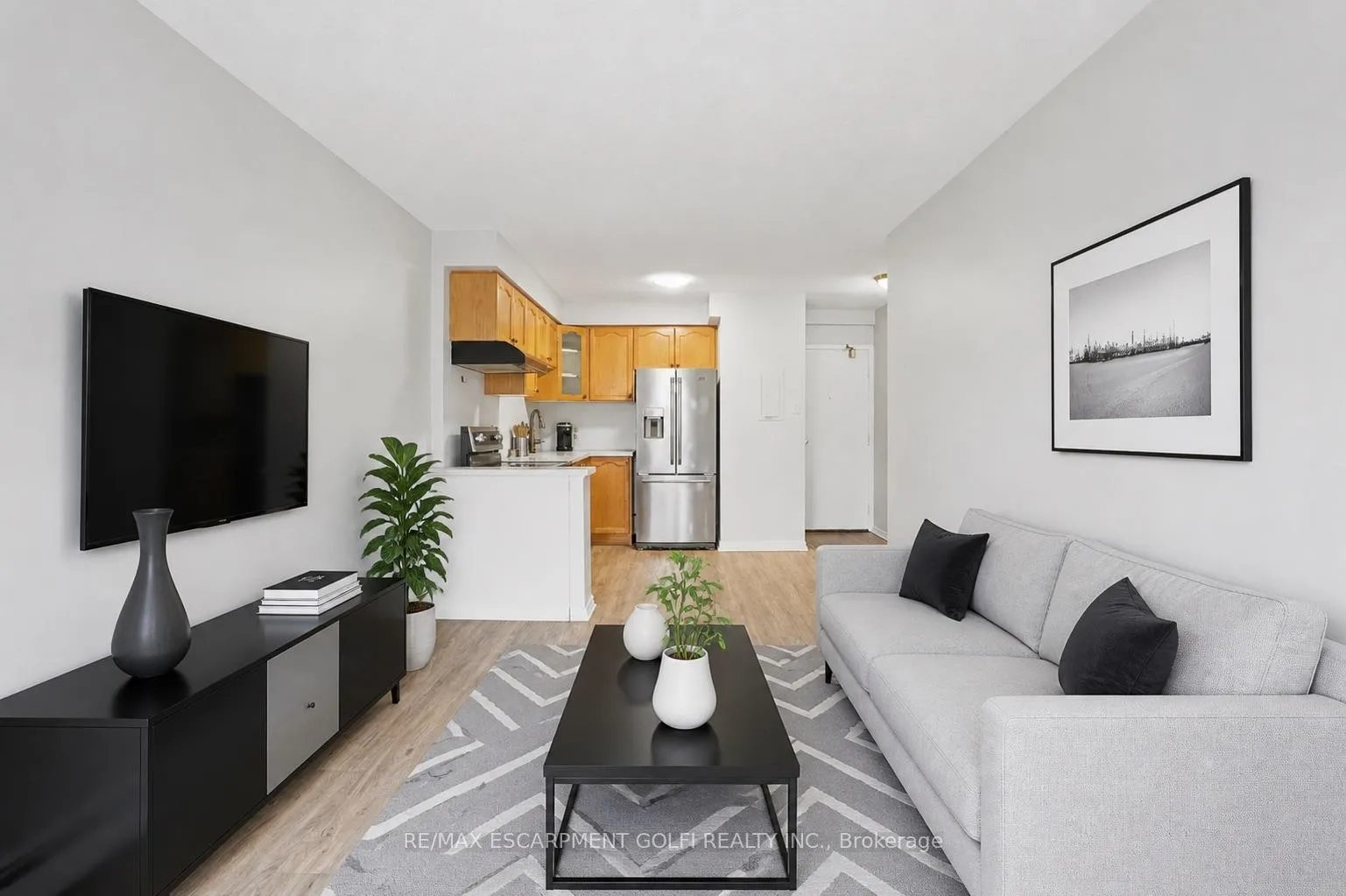 Photo 11 of Unit 303, 30 Summit Avenue, Hamilton, Eastmount — HOMEH
