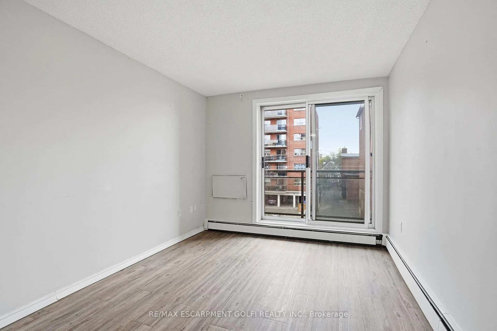 Photo 13 of Unit 303, 30 Summit Avenue, Hamilton, Eastmount — HOMEH