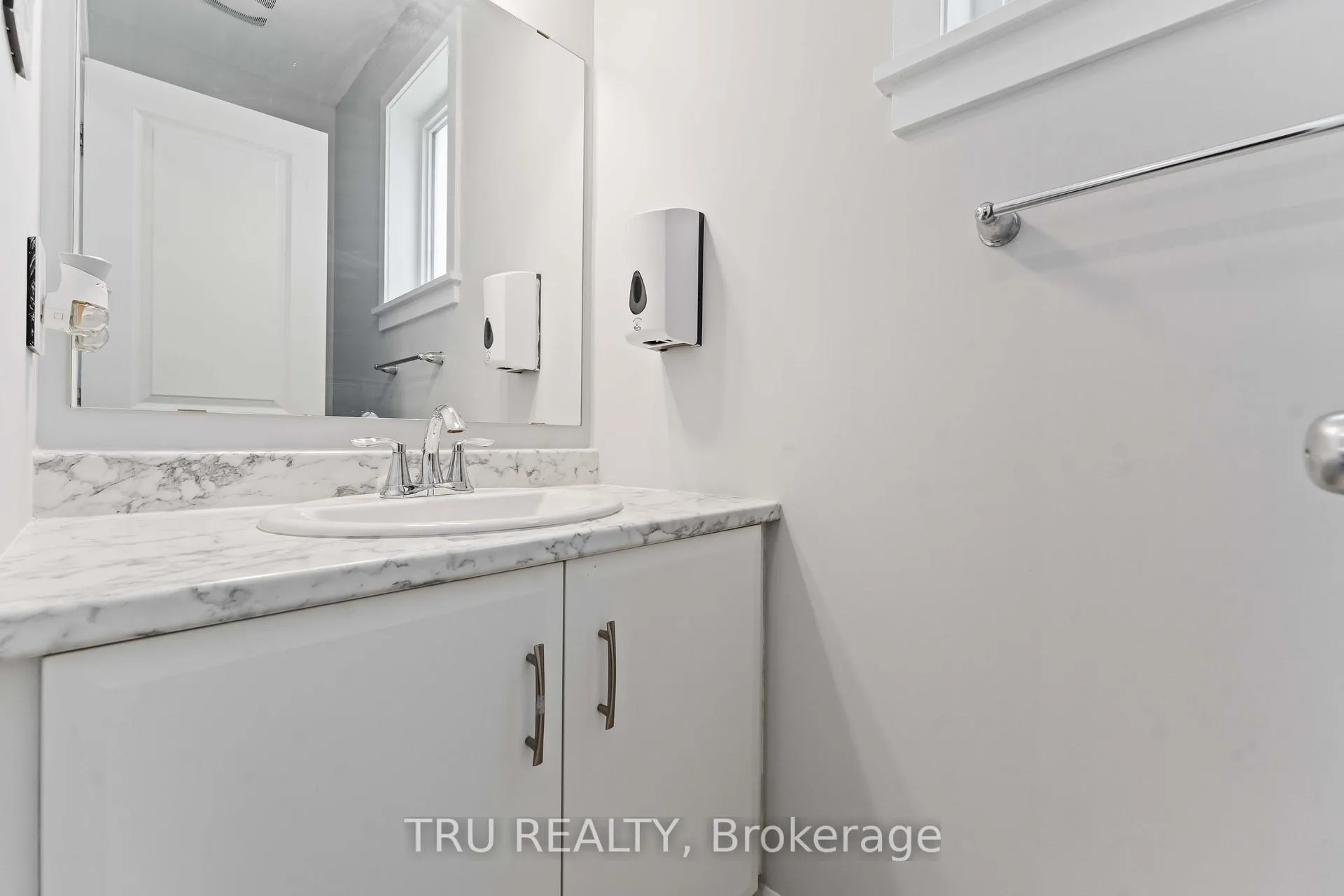 Photo 13 of 43 Aridus Crescent, Ottawa, Remainder of Stittsville & Area — HOMEH