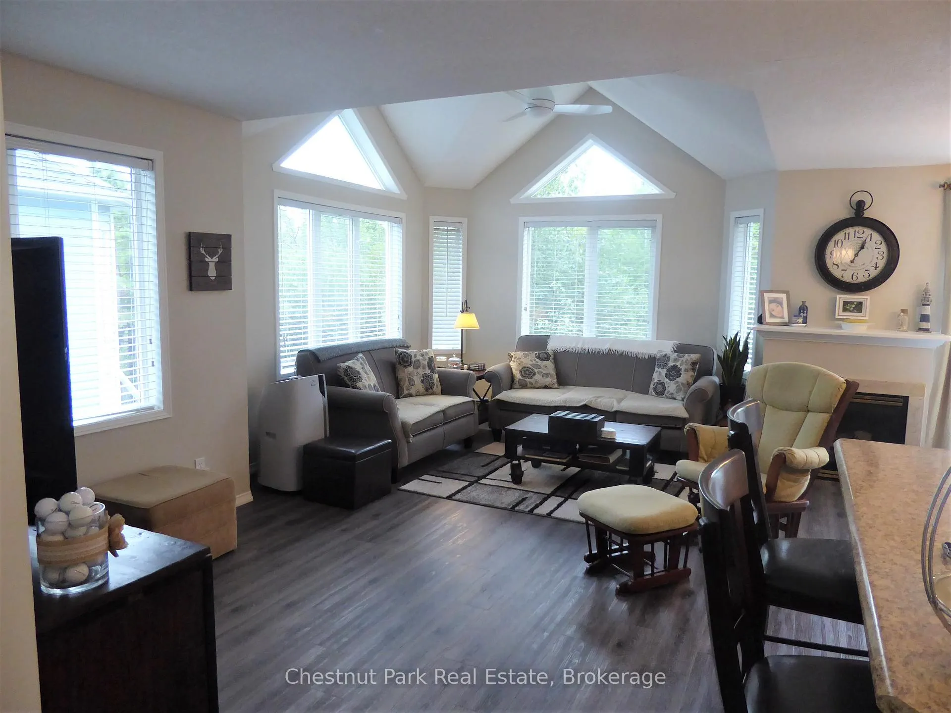 Photo 5 of 17 Valleymede Court, Collingwood — HOMEH