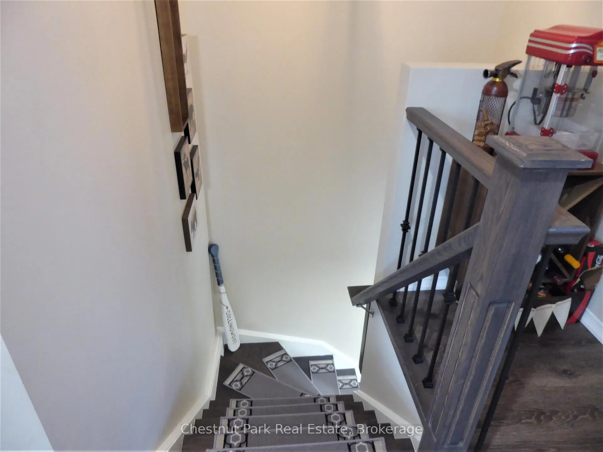 Photo 15 of 17 Valleymede Court, Collingwood — HOMEH