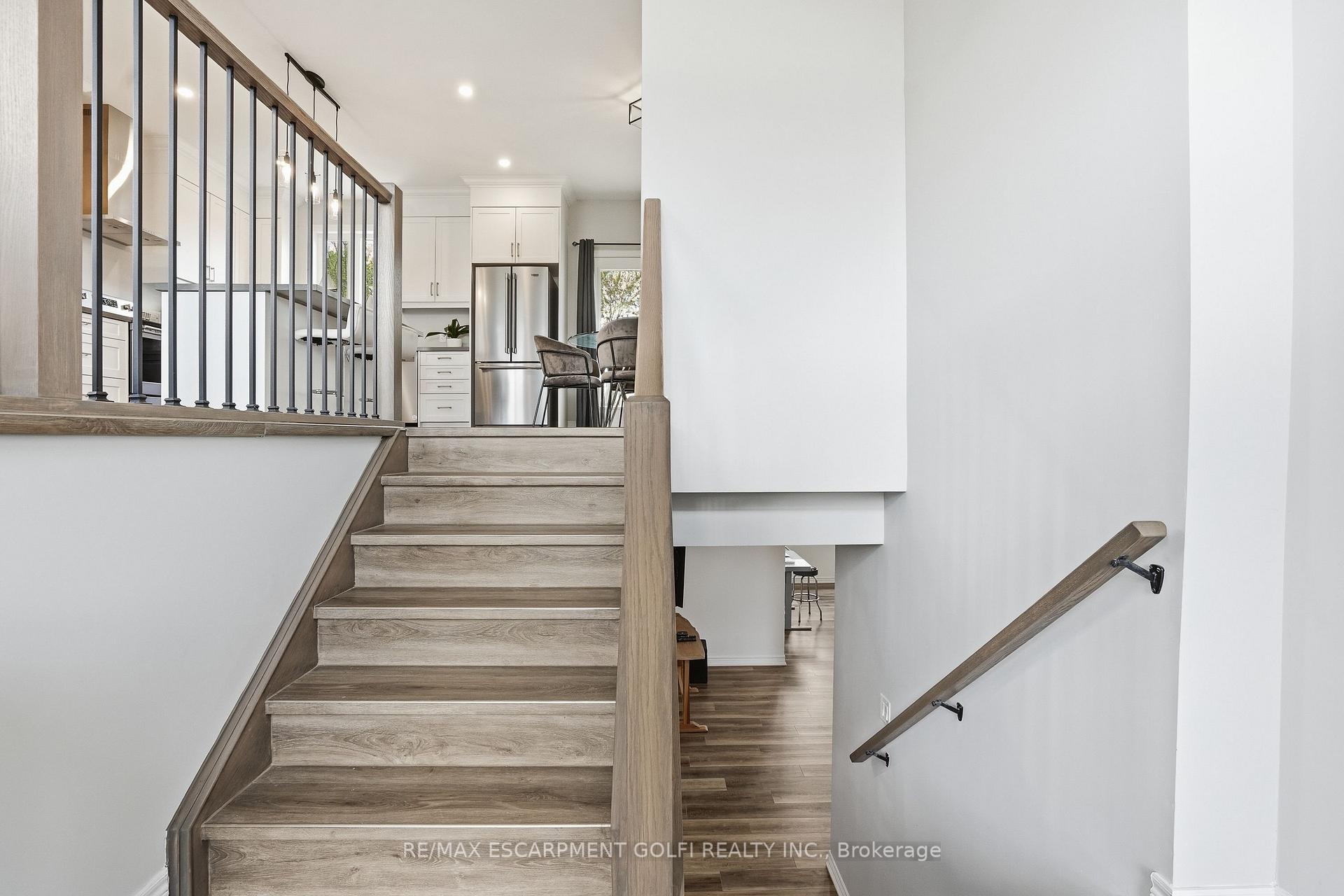 Photo 3 of 3363 Willguard Court, Niagara Falls, Chippawa — HOMEH