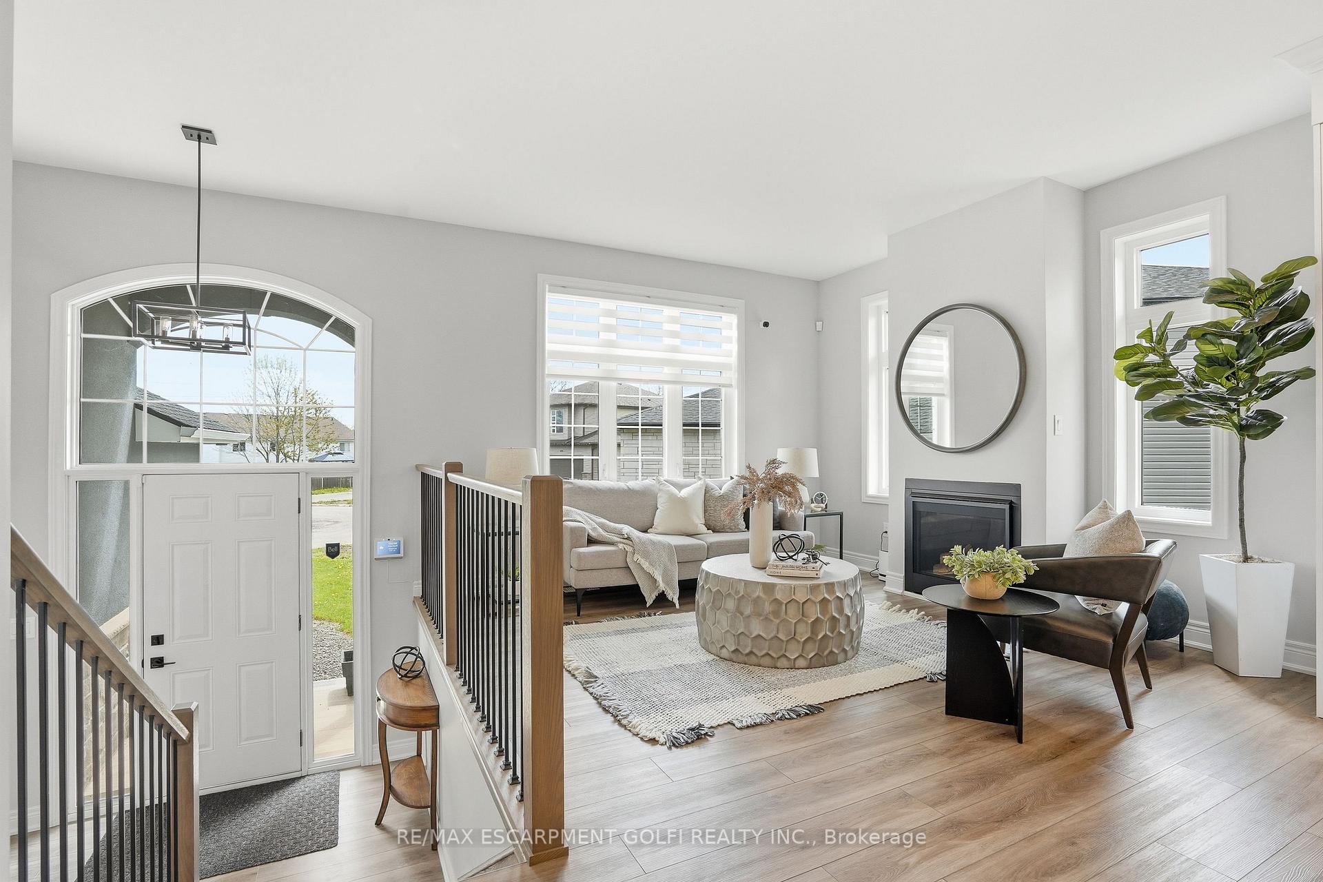 Photo 4 of 3363 Willguard Court, Niagara Falls, Chippawa — HOMEH