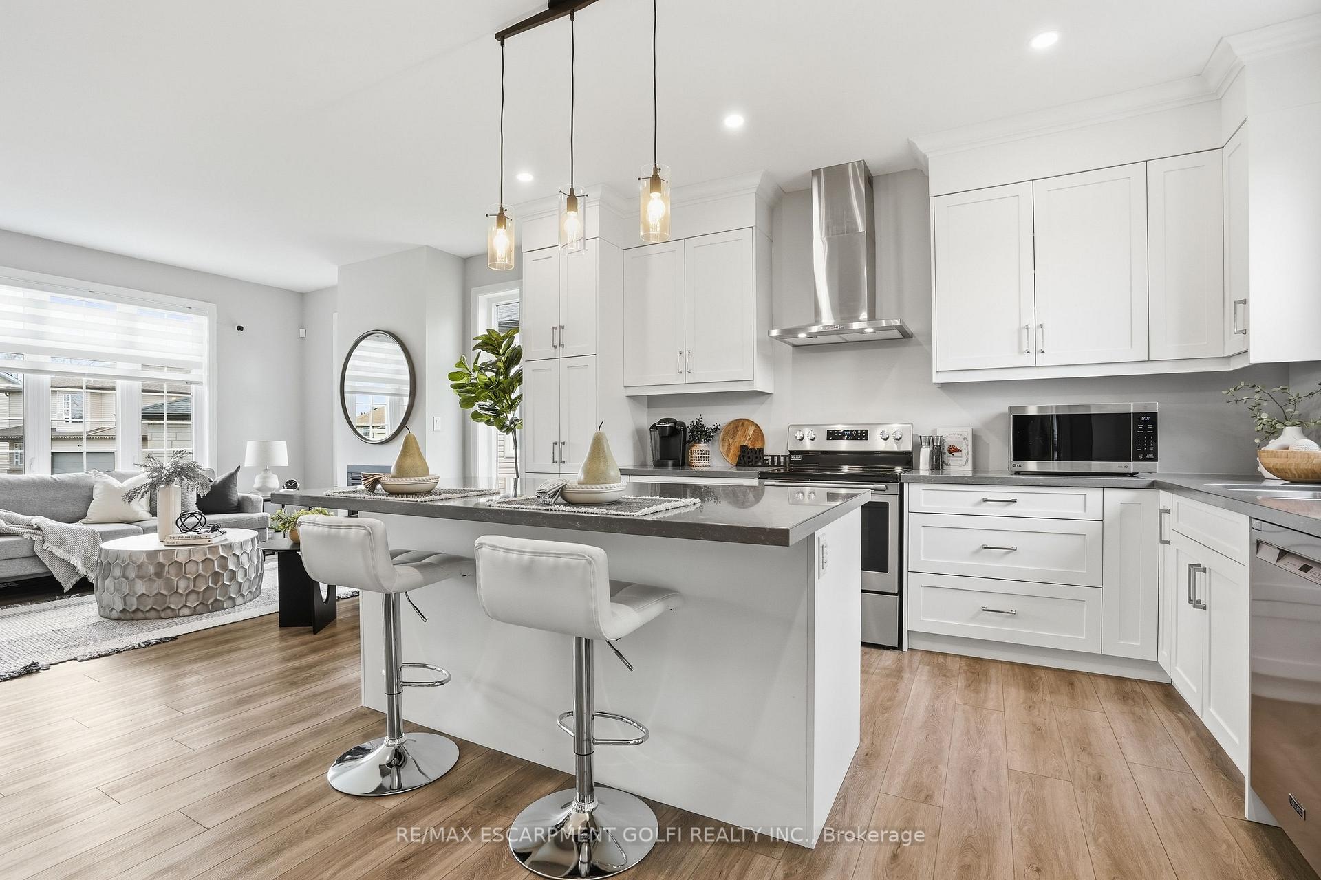 Photo 10 of 3363 Willguard Court, Niagara Falls, Chippawa — HOMEH
