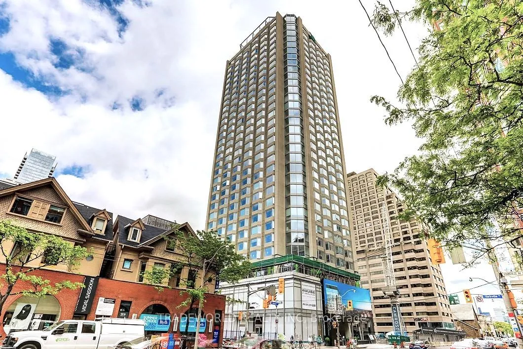 Front of Unit 1415, 155 Yorkville Avenue