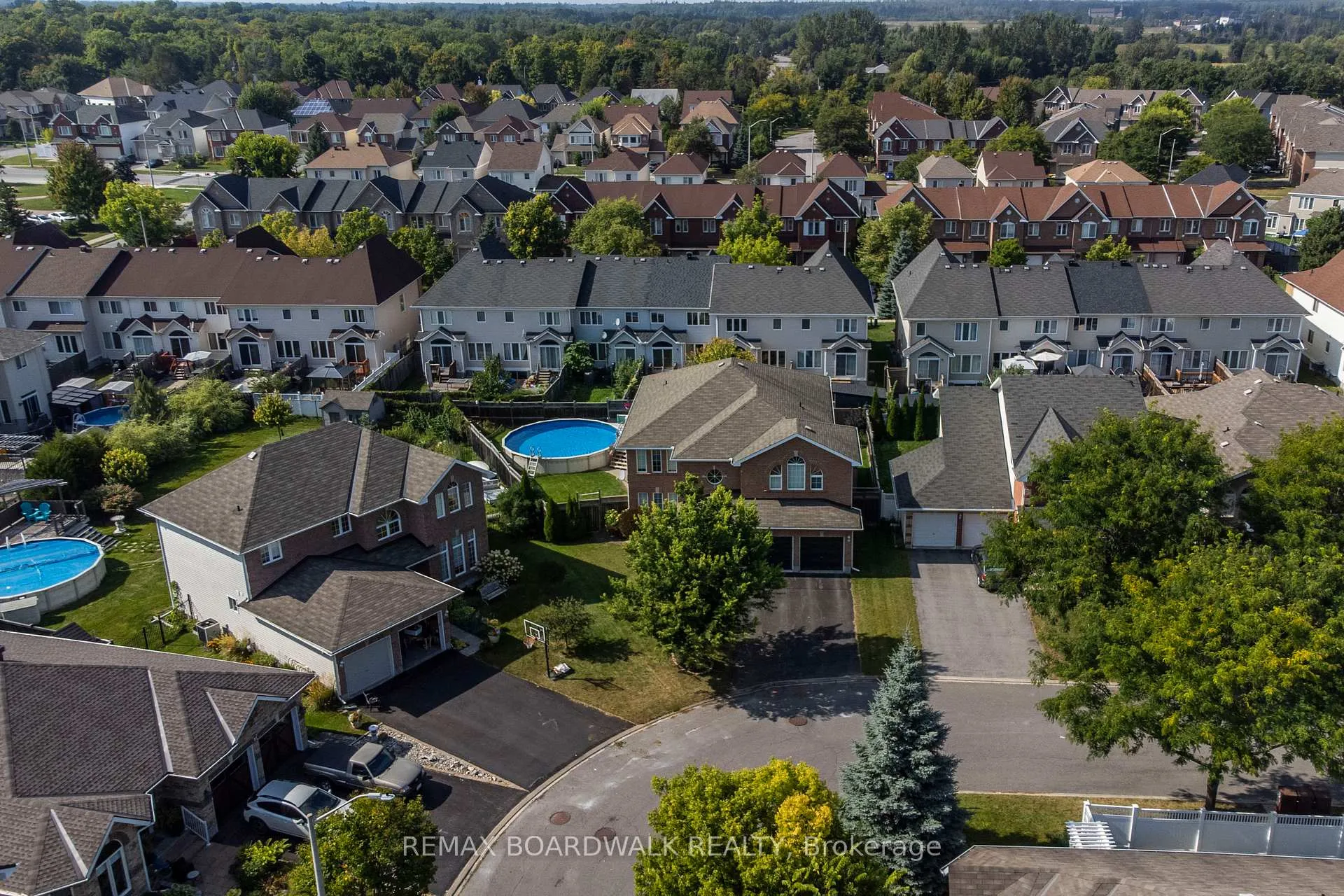 Photo 3 of 85 Woliston Crescent, Ottawa, Kanata - Morgan's Grant/South March — HOMEH