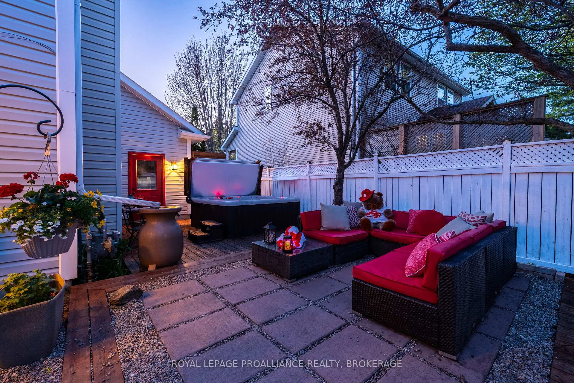 Photo 10 of 75 Point St. Mark Drive, Kingston, Kingston East (Incl Barret Crt) — HOMEH