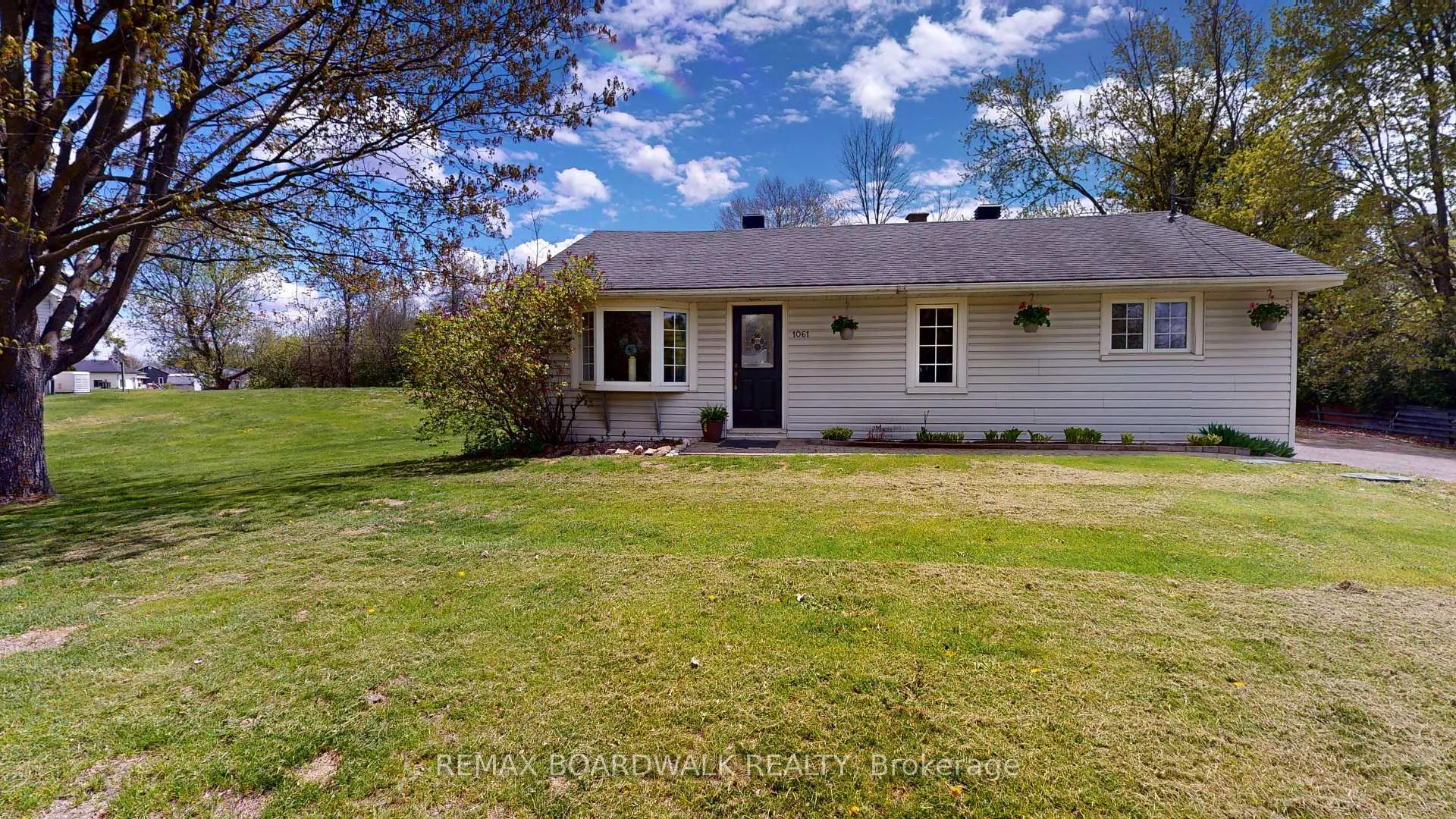 Photo 1 of 1061 Centennial Road, Brockville — HOMEH