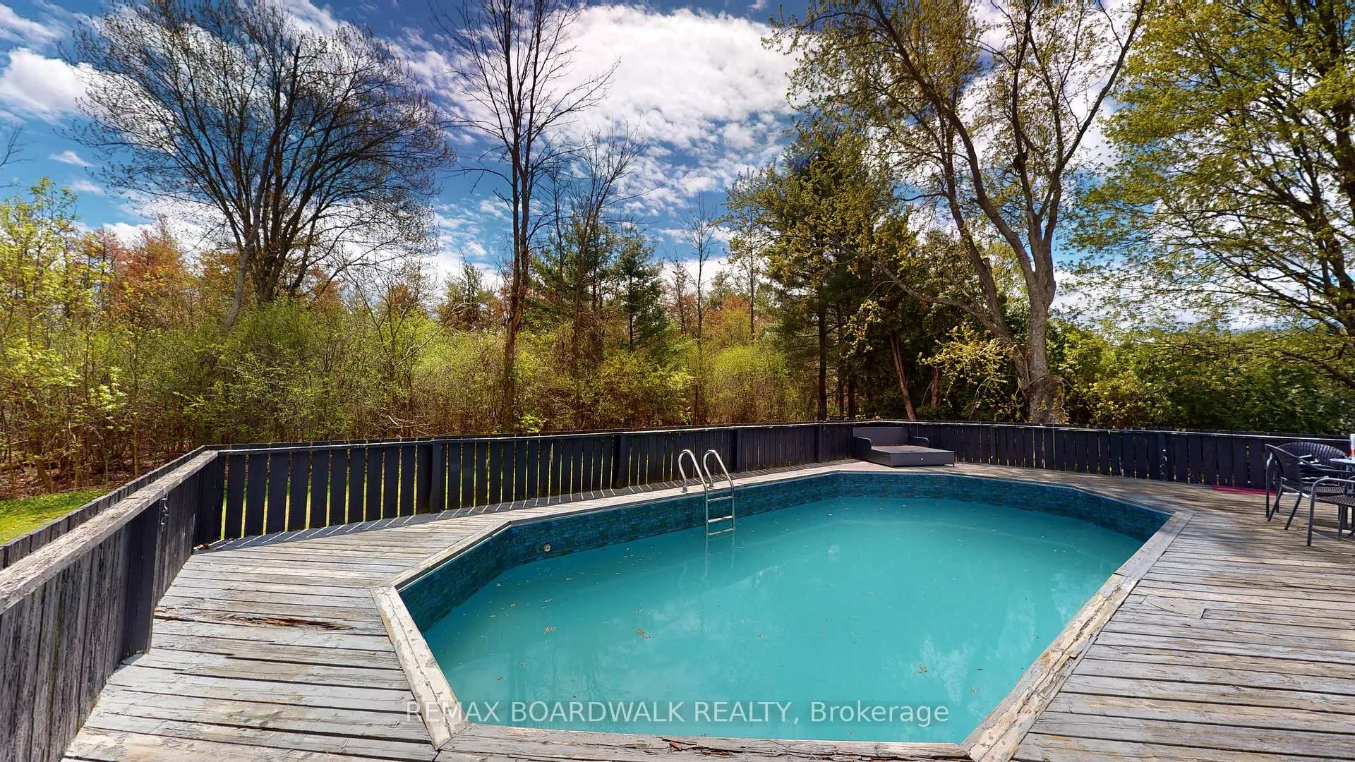 Photo 2 of 1061 Centennial Road, Brockville — HOMEH