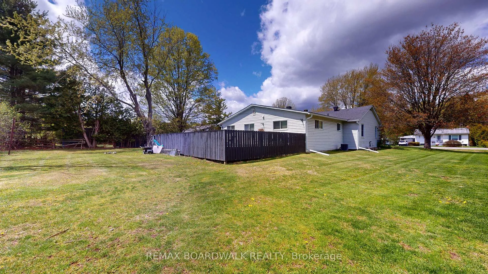 Photo 30 of 1061 Centennial Road, Brockville — HOMEH