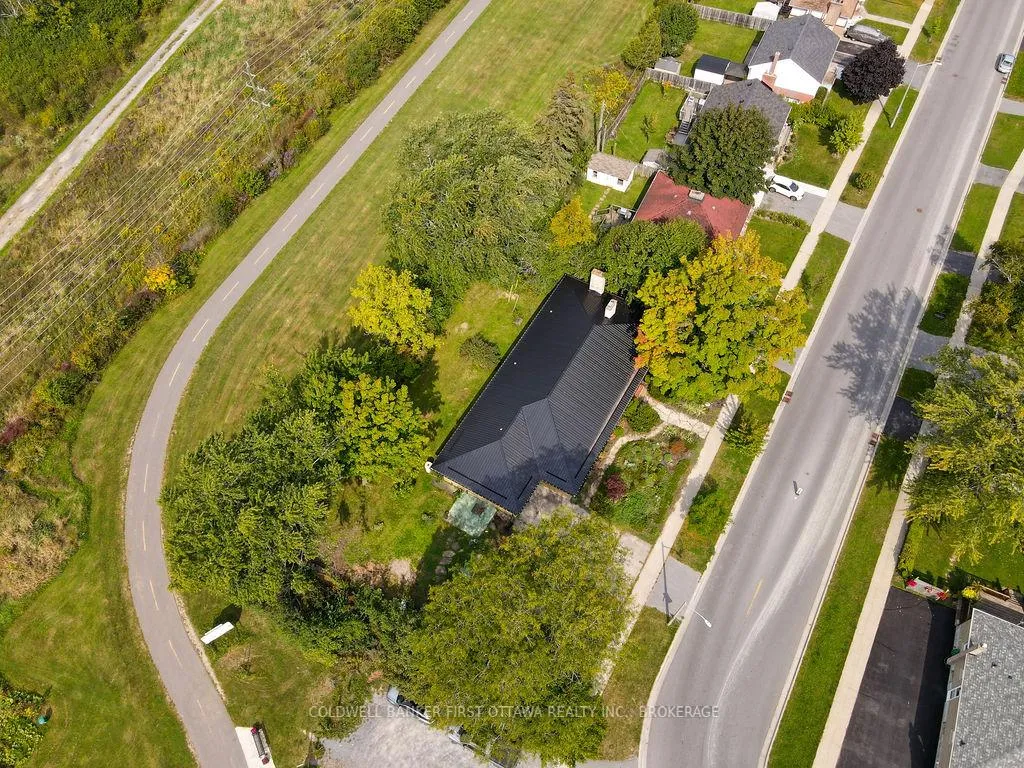 Photo 2 of 10 Brant Avenue, Kingston, East of Sir John A. Blvd — HOMEH