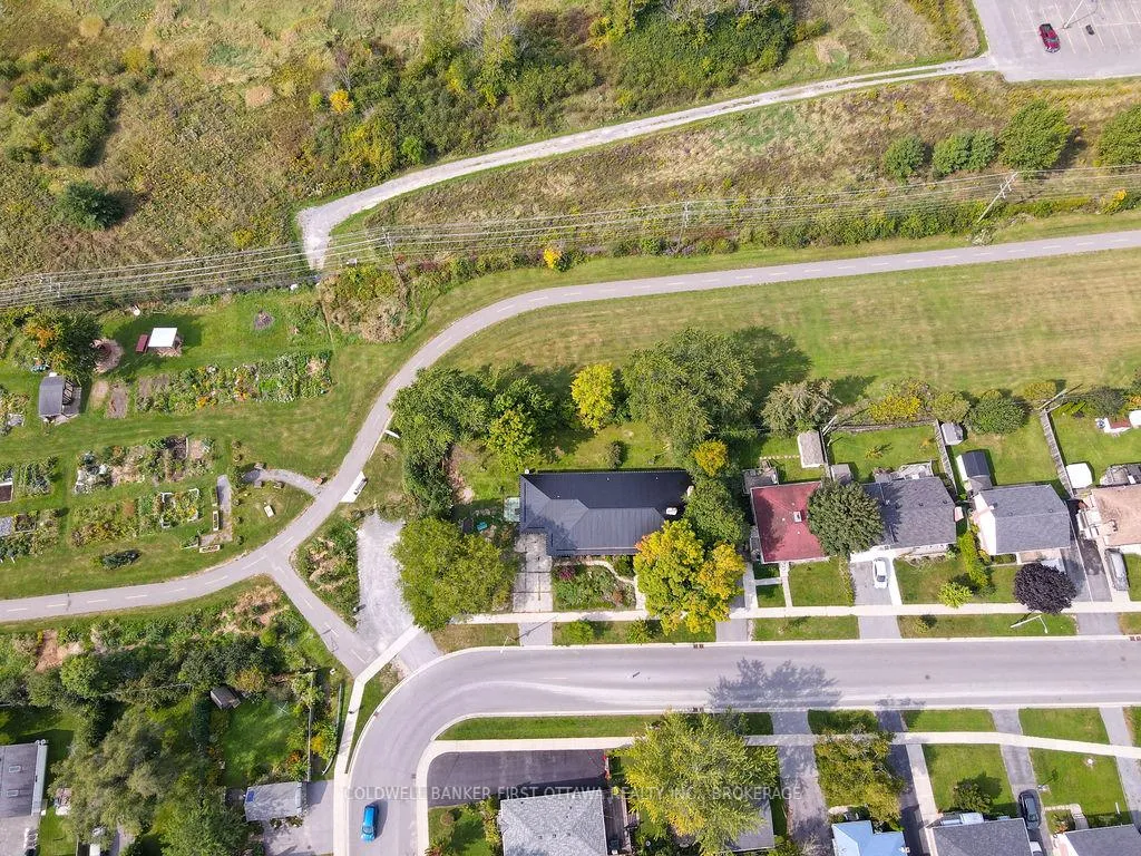 Photo 4 of 10 Brant Avenue, Kingston, East of Sir John A. Blvd — HOMEH