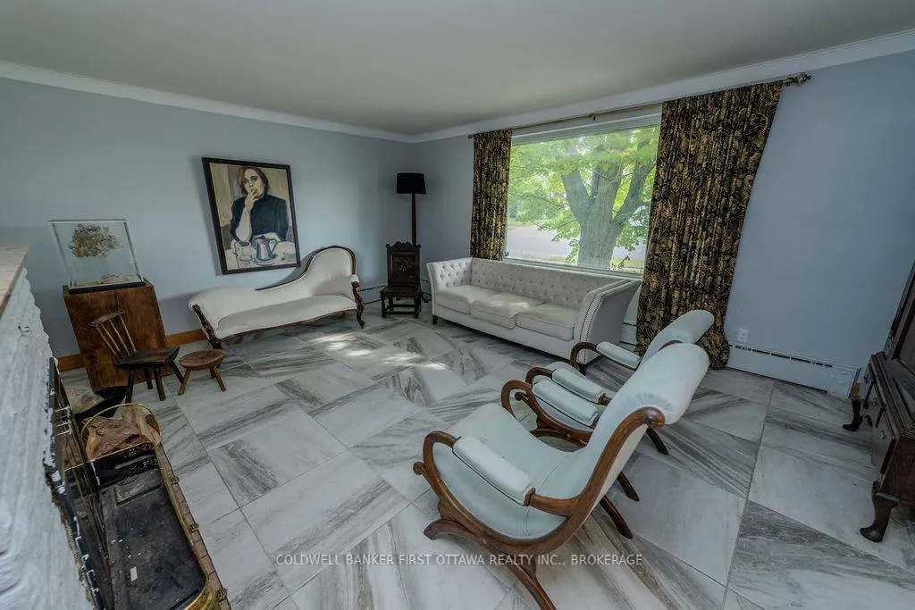 Photo 7 of 10 Brant Avenue, Kingston, East of Sir John A. Blvd — HOMEH