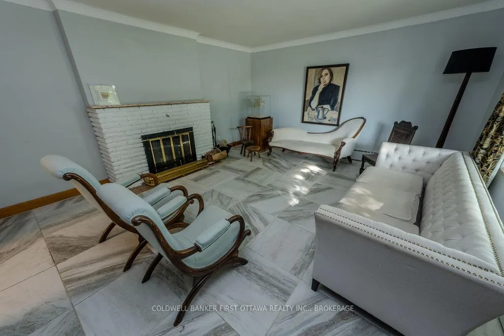Photo 8 of 10 Brant Avenue, Kingston, East of Sir John A. Blvd — HOMEH