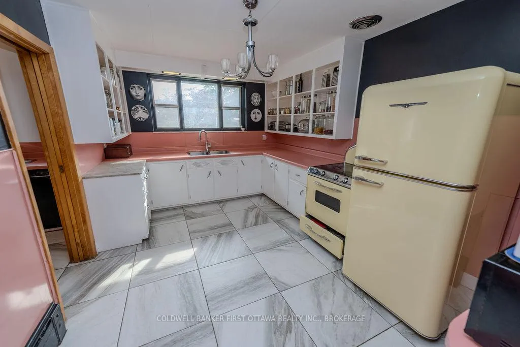 Photo 11 of 10 Brant Avenue, Kingston, East of Sir John A. Blvd — HOMEH
