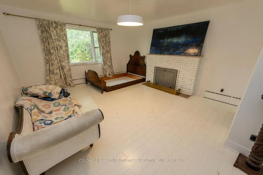 Photo 21 of 10 Brant Avenue, Kingston, East of Sir John A. Blvd — HOMEH
