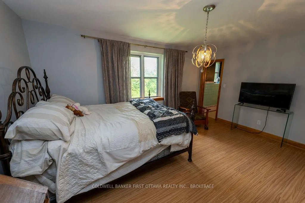 Photo 23 of 10 Brant Avenue, Kingston, East of Sir John A. Blvd — HOMEH