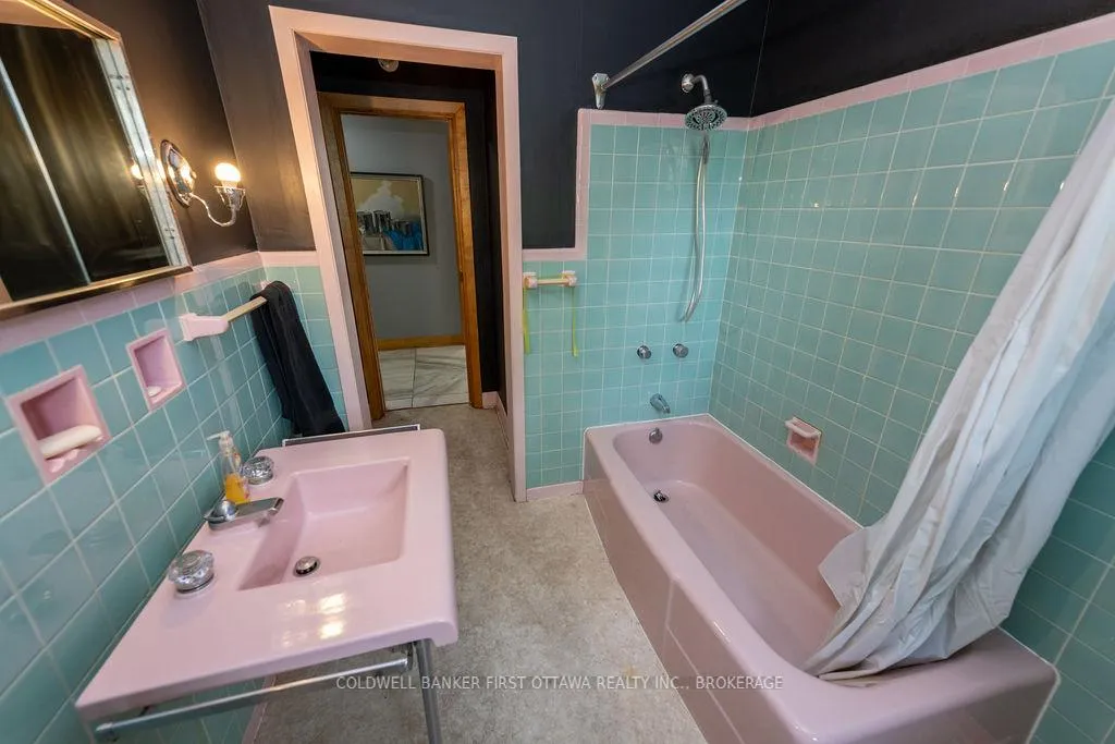 Photo 25 of 10 Brant Avenue, Kingston, East of Sir John A. Blvd — HOMEH
