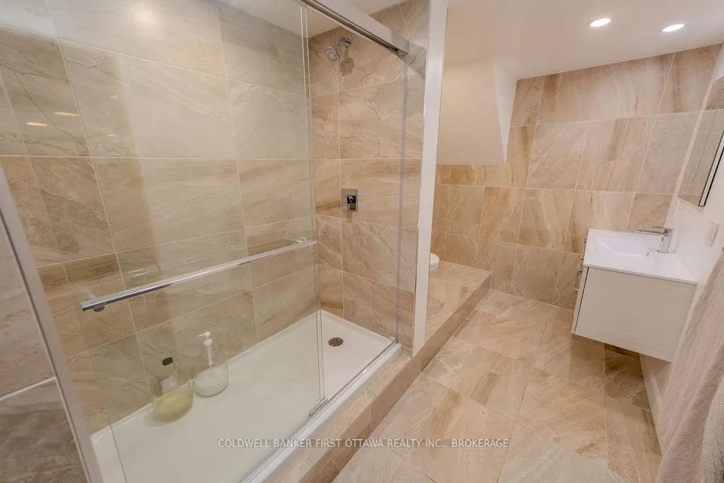 Photo 32 of 10 Brant Avenue, Kingston, East of Sir John A. Blvd — HOMEH