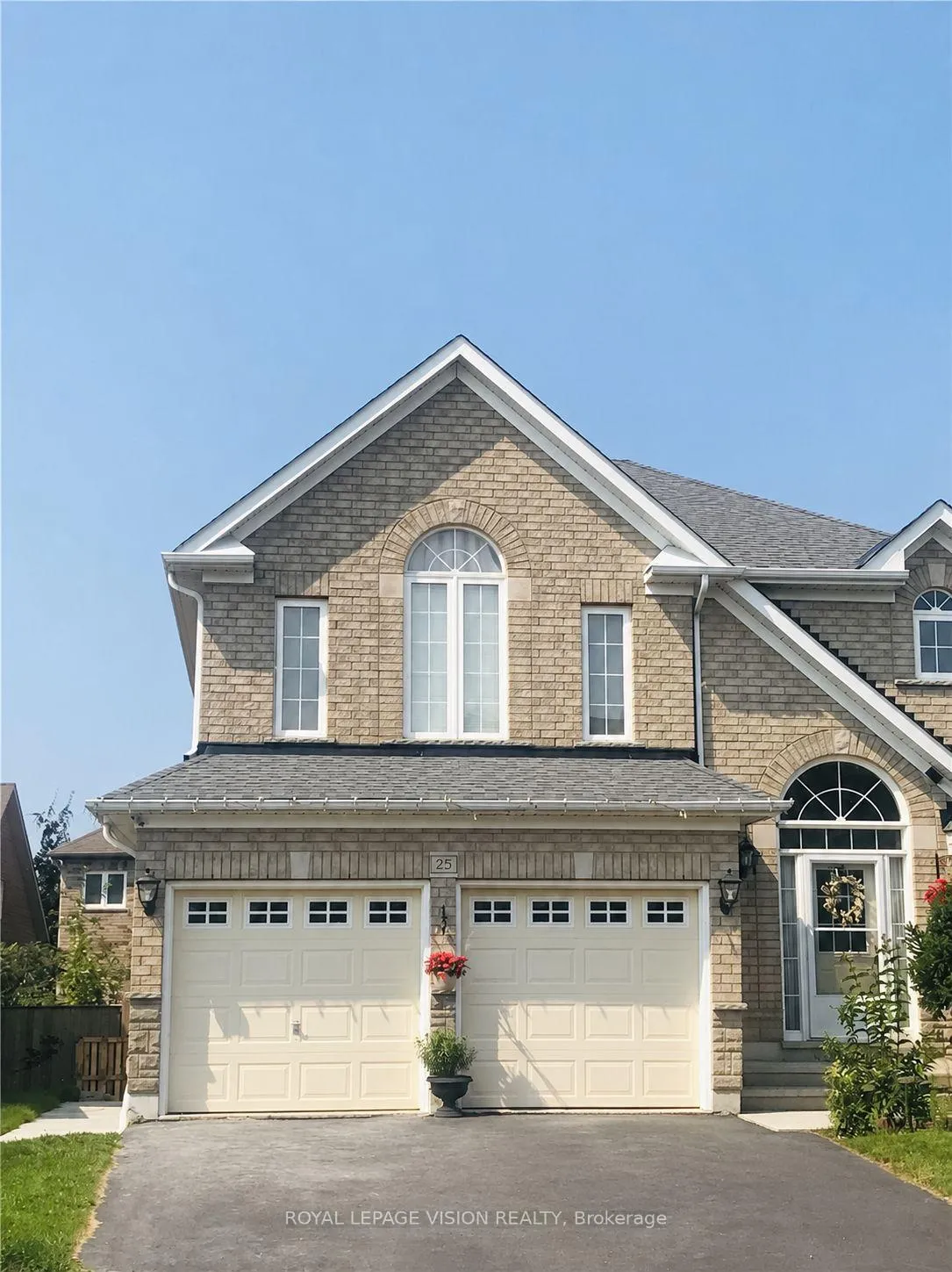 Front of Unit Bsmt, 25 Gabrielle Crescent