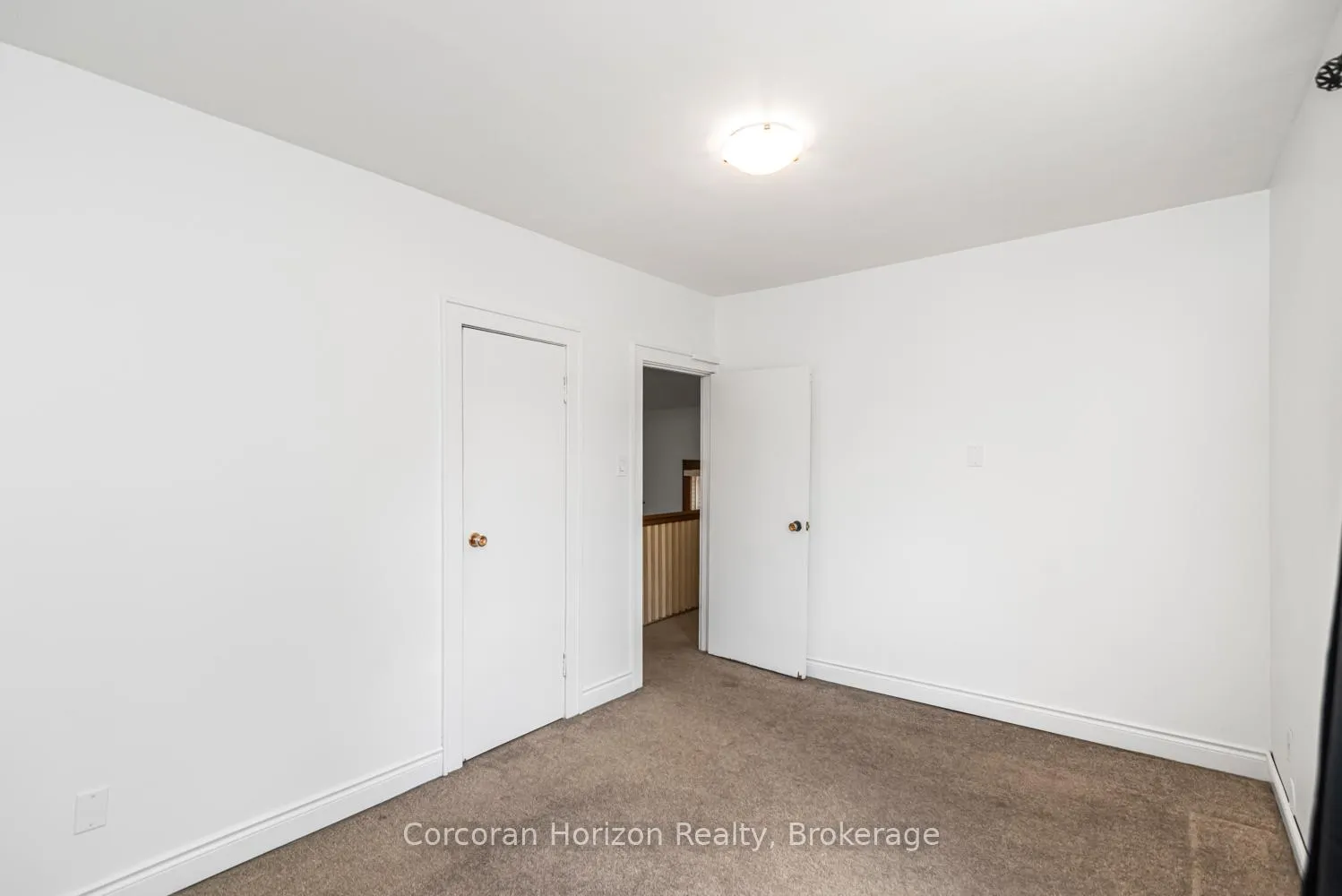 Photo 17 of 114 Weir Street N, Hamilton, Homeside — HOMEH