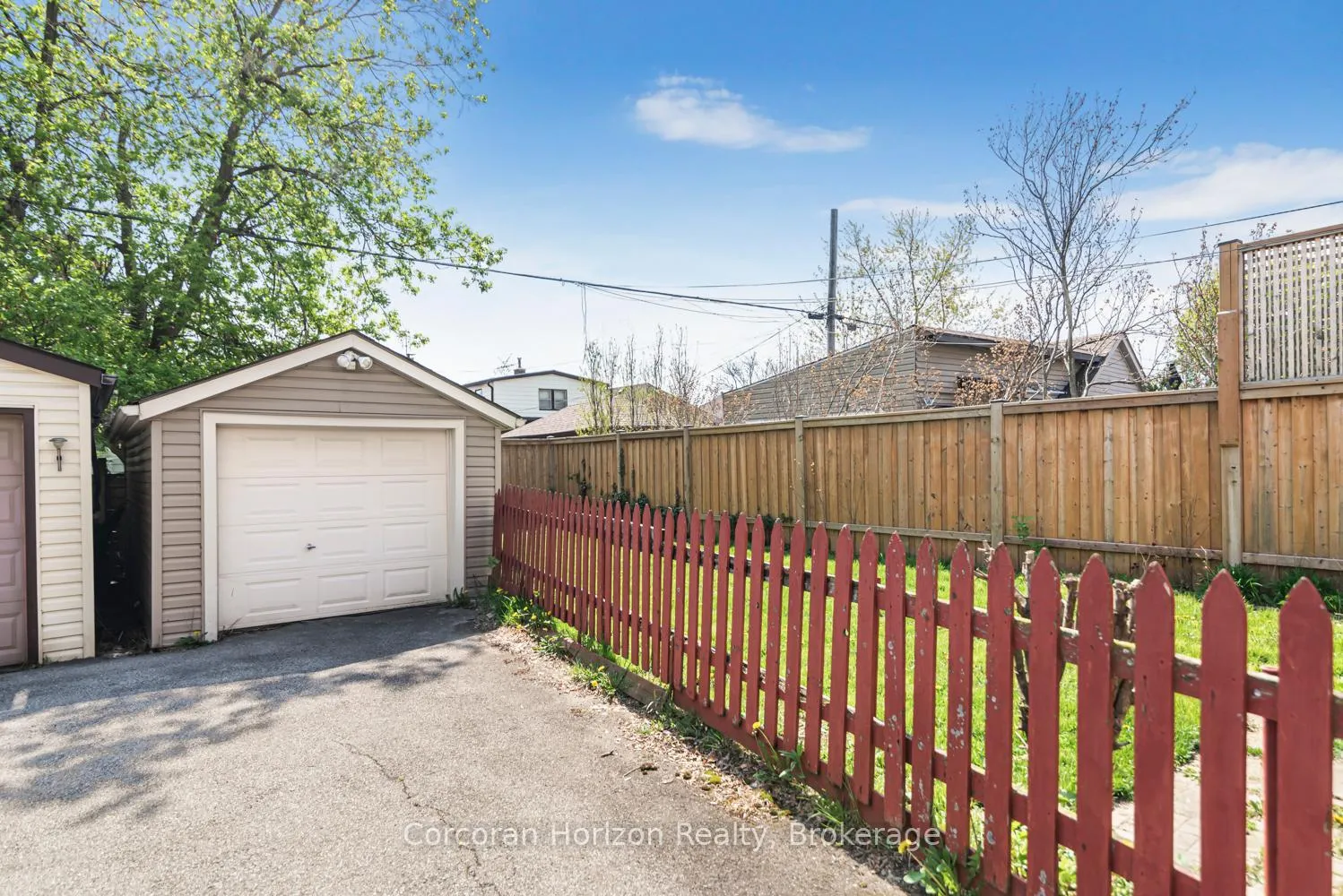 Photo 21 of 114 Weir Street N, Hamilton, Homeside — HOMEH