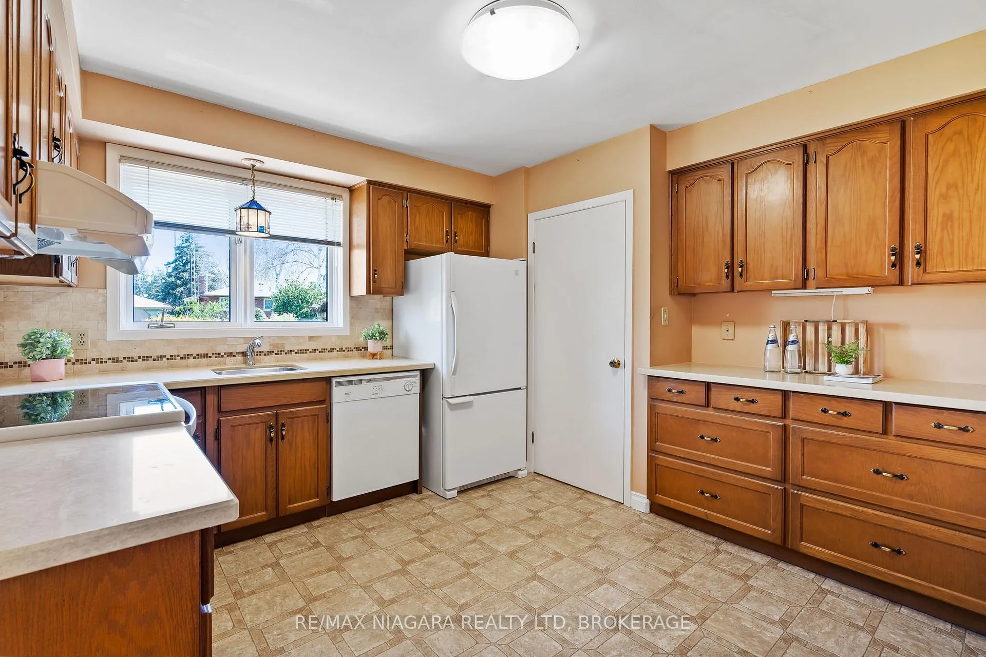 Photo 10 of 10 King's Grant Road, St. Catharines, Lakeshore — HOMEH