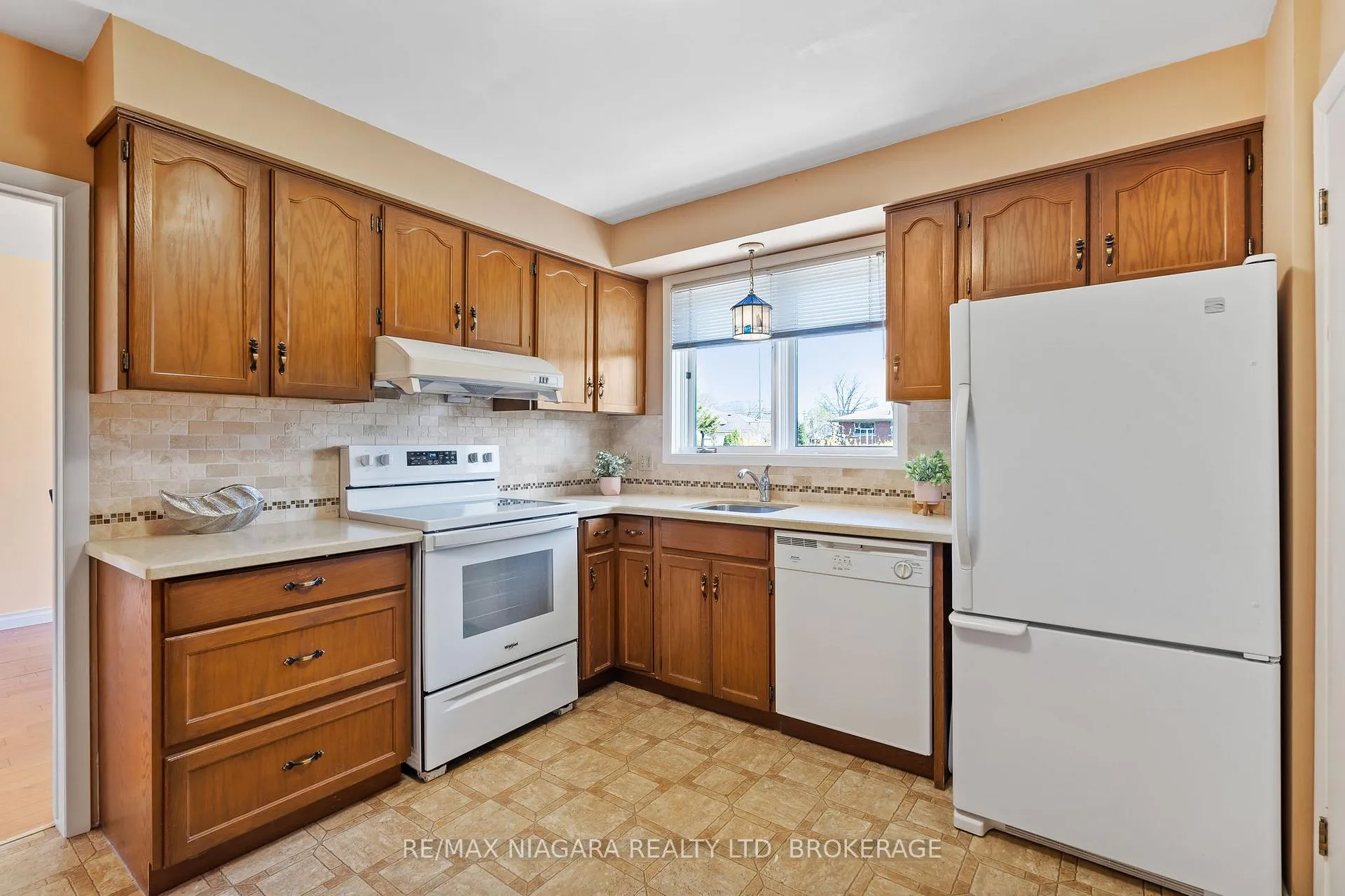 Photo 11 of 10 King's Grant Road, St. Catharines, Lakeshore — HOMEH