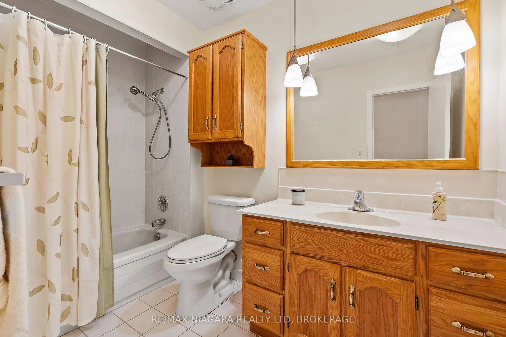 Photo 12 of 10 King's Grant Road, St. Catharines, Lakeshore — HOMEH