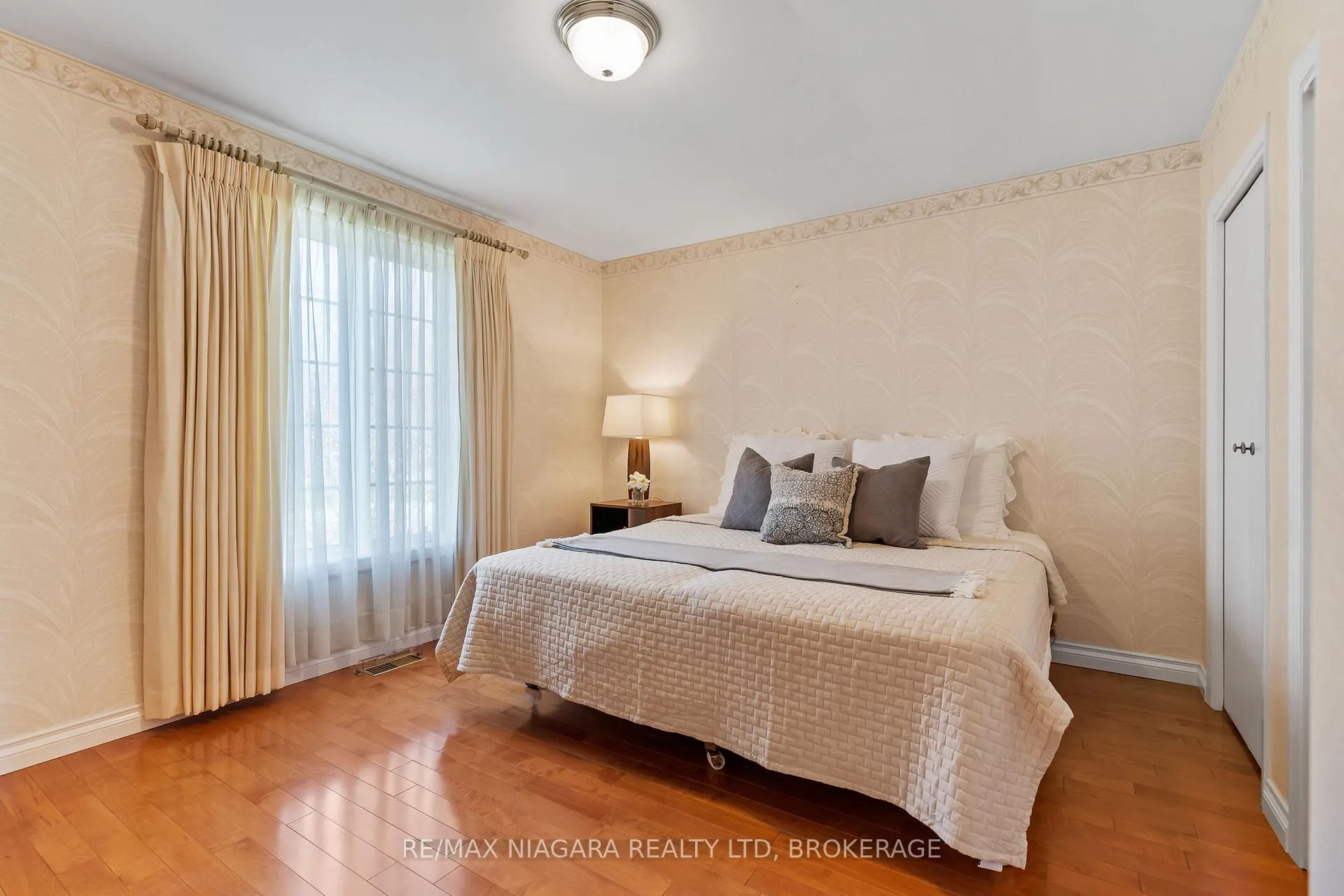 Photo 13 of 10 King's Grant Road, St. Catharines, Lakeshore — HOMEH