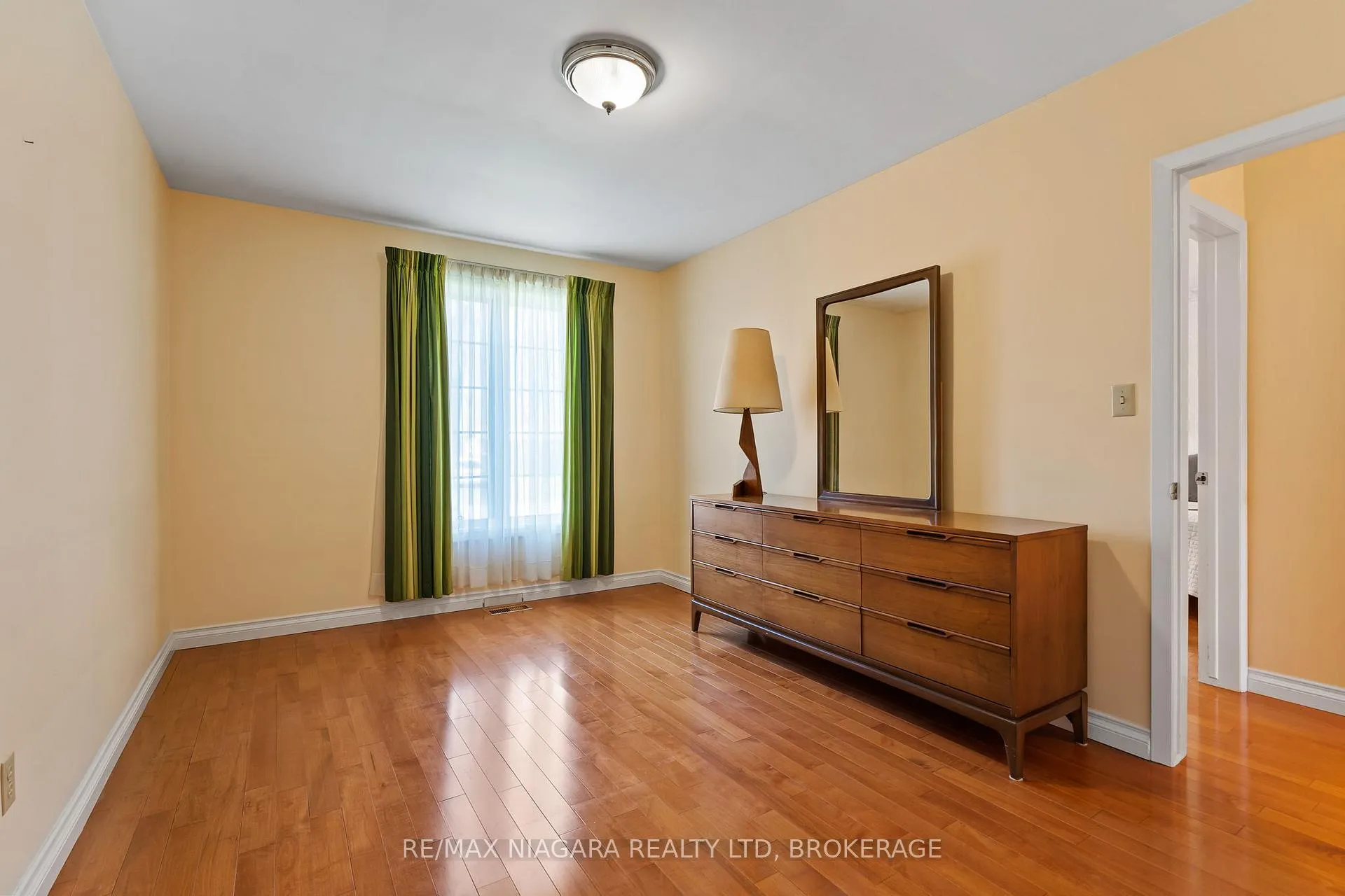 Photo 15 of 10 King's Grant Road, St. Catharines, Lakeshore — HOMEH